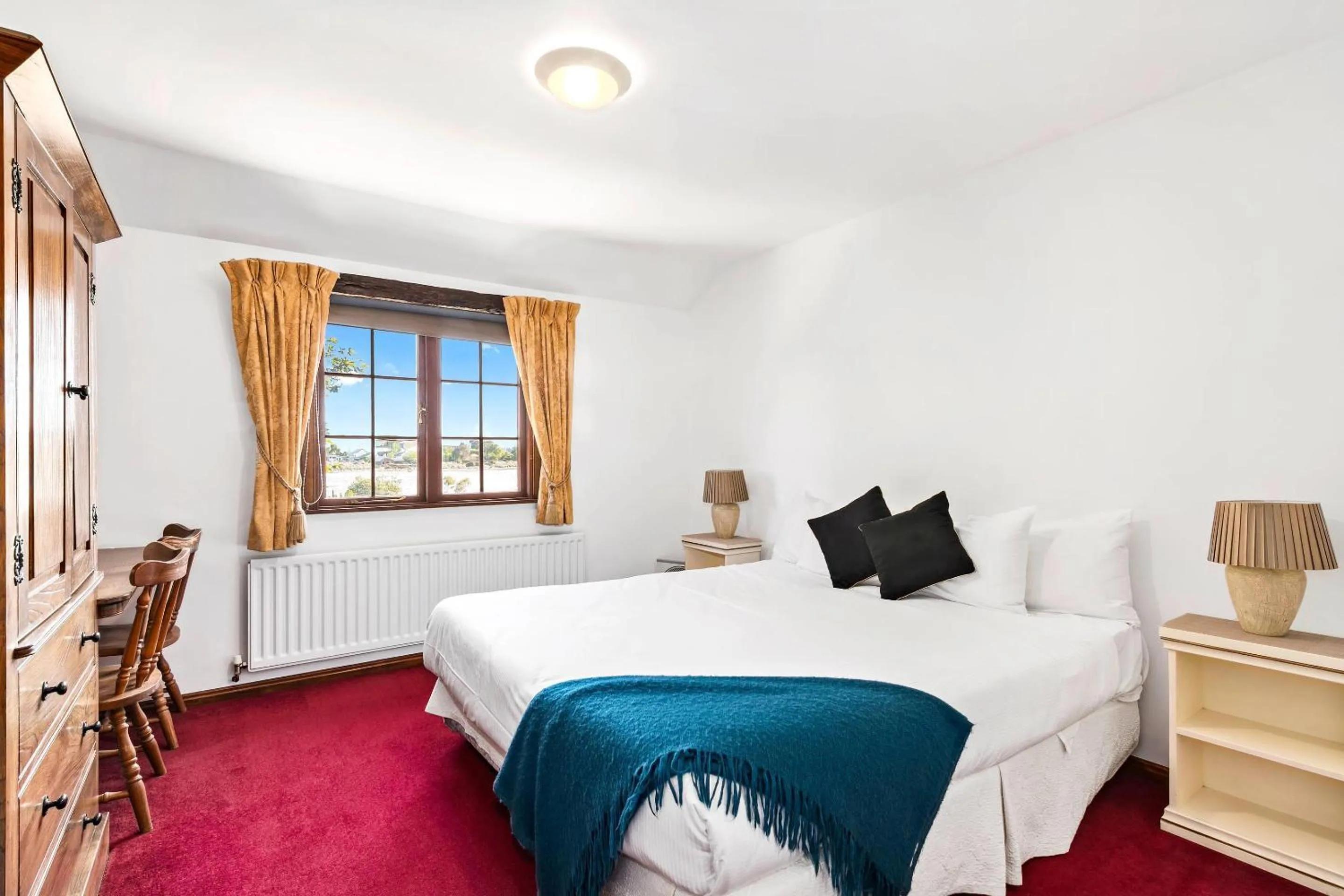 Bedroom, Bed in The Honest Lawyer, an Ascend Collection Hotel