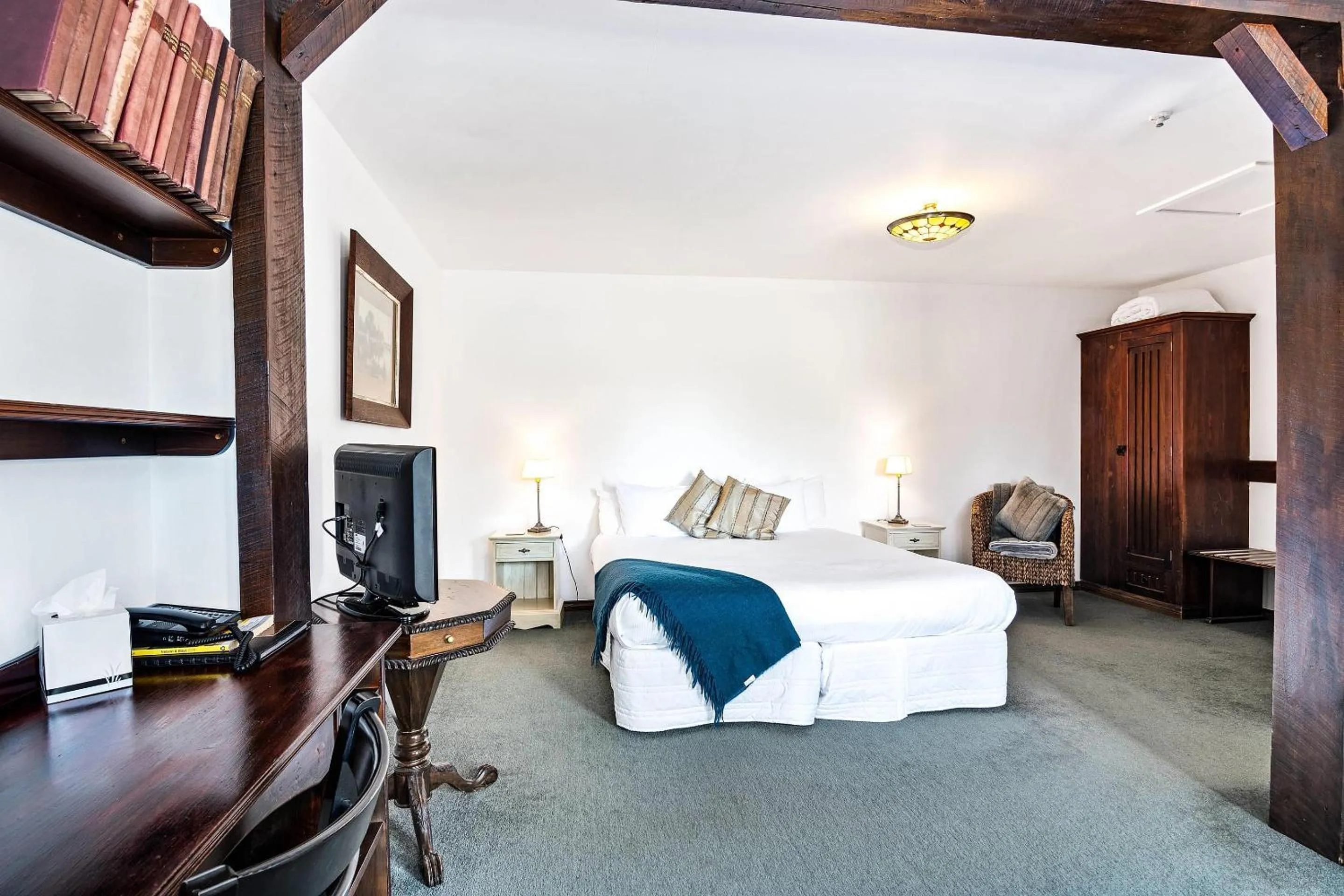 Bedroom, Bed in The Honest Lawyer, an Ascend Collection Hotel