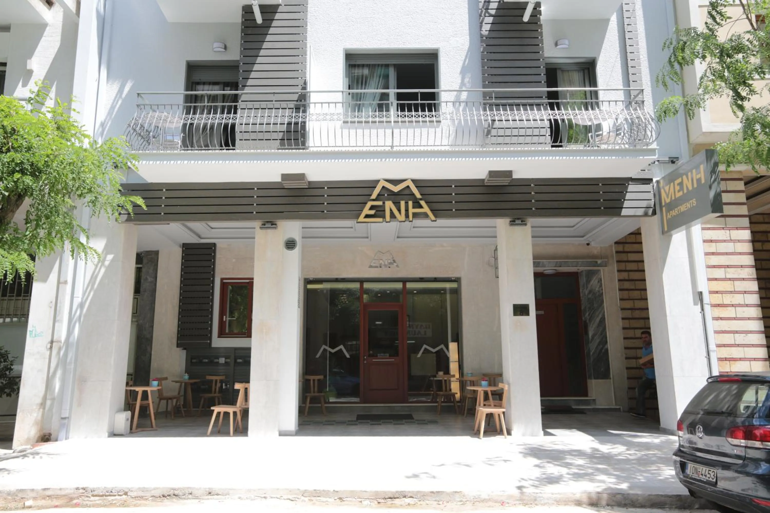 Facade/entrance in Meni Apartments