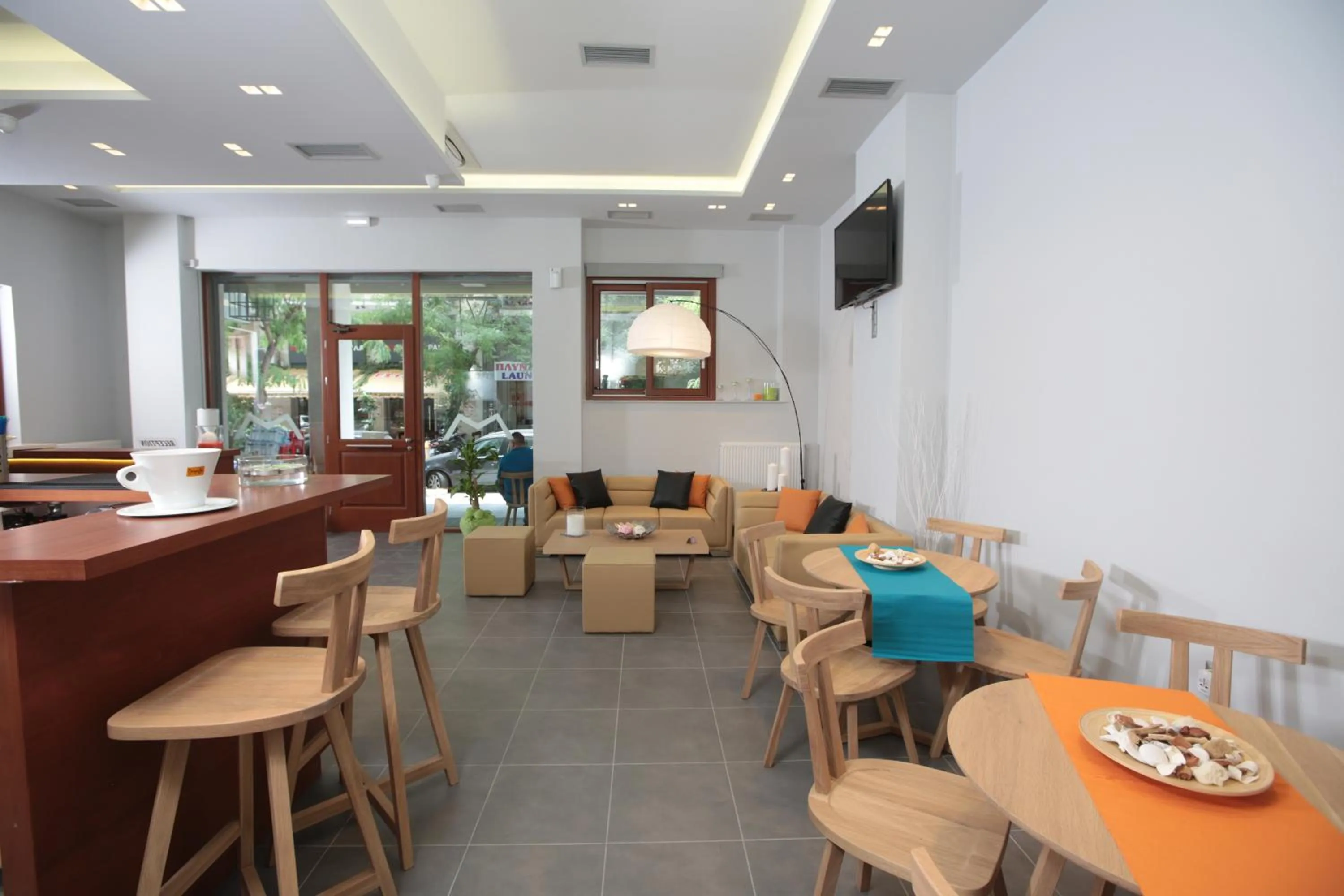 Restaurant/places to eat in Meni Apartments