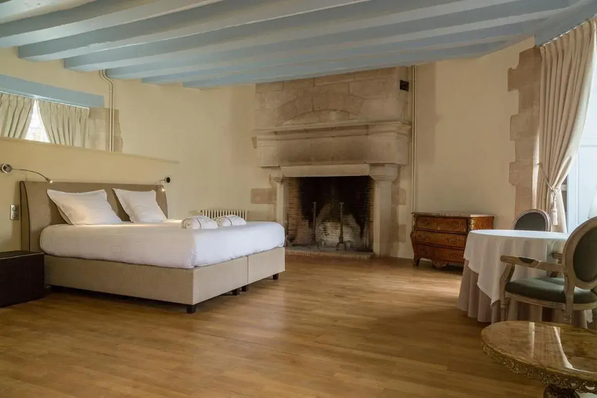 Panoramic Room in The Originals le Château de Dissay Poitiers Panoramic Room in The Originals le Château de Dissay Poitiers