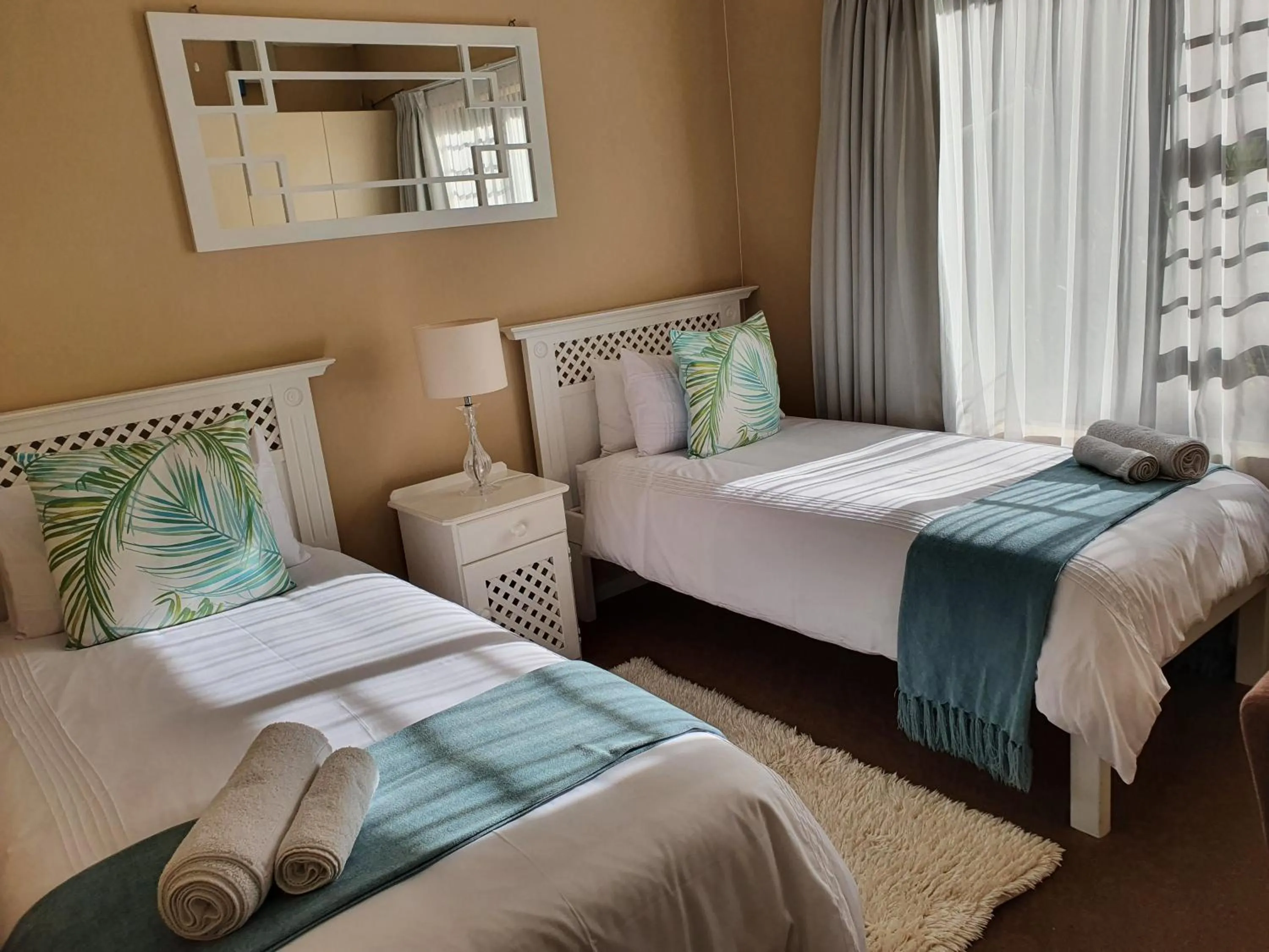 Bedroom, Bed in The Gull