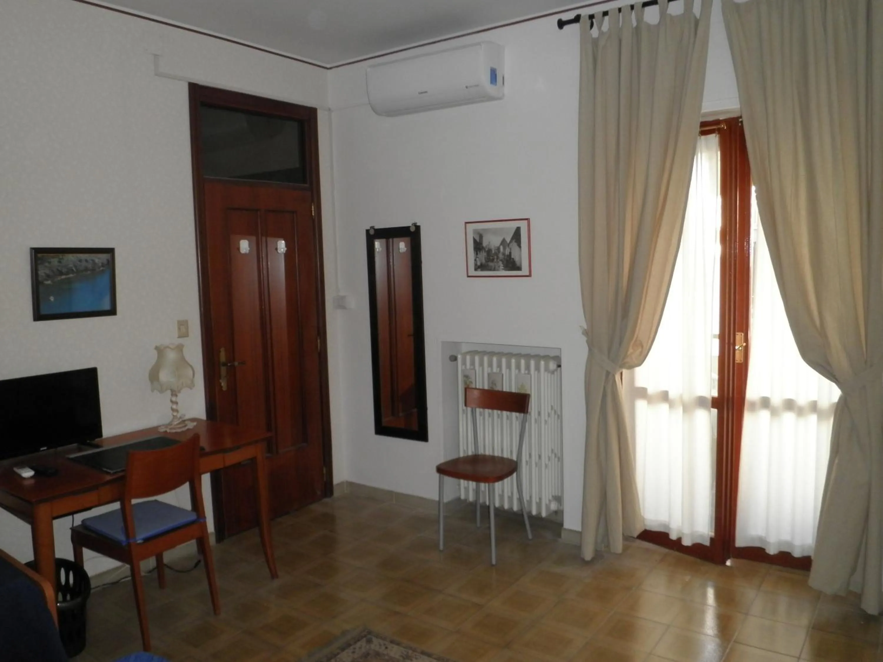 Photo of the whole room in Don Milani