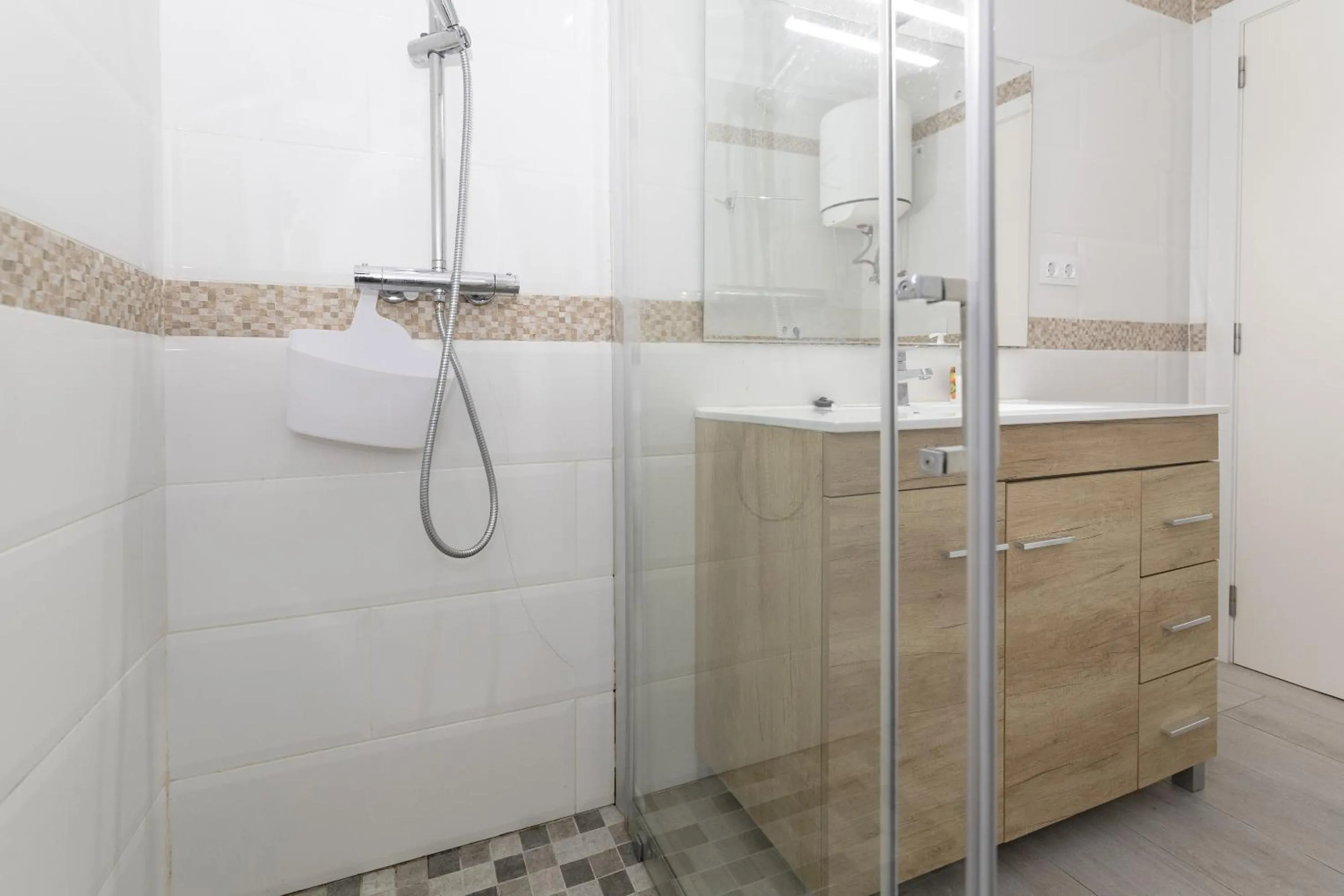 Shower in Trompeta Azul