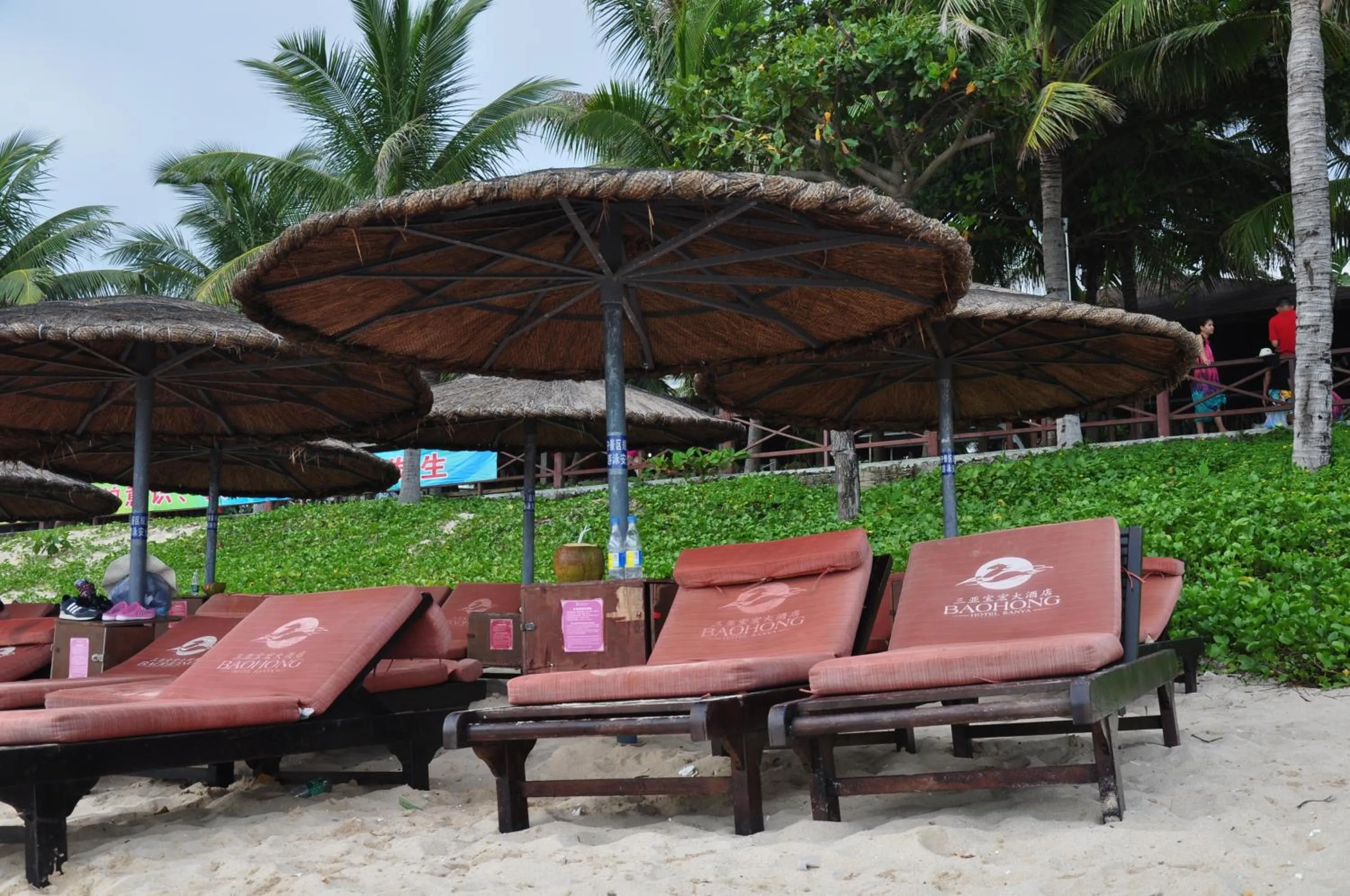 Beach in Sanya Yikehai View Apartments