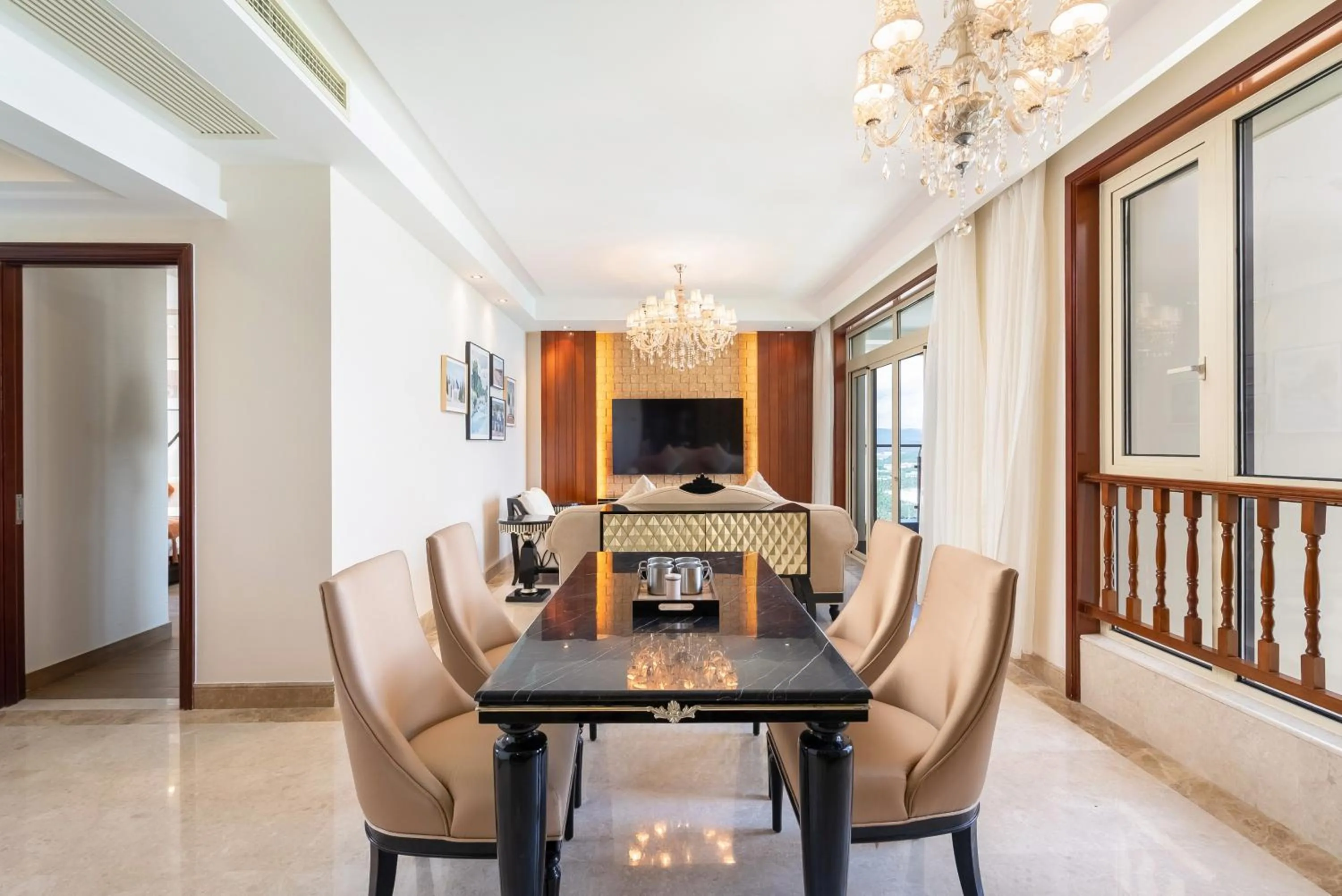 Dining area in Sanya Yikehai View Apartments