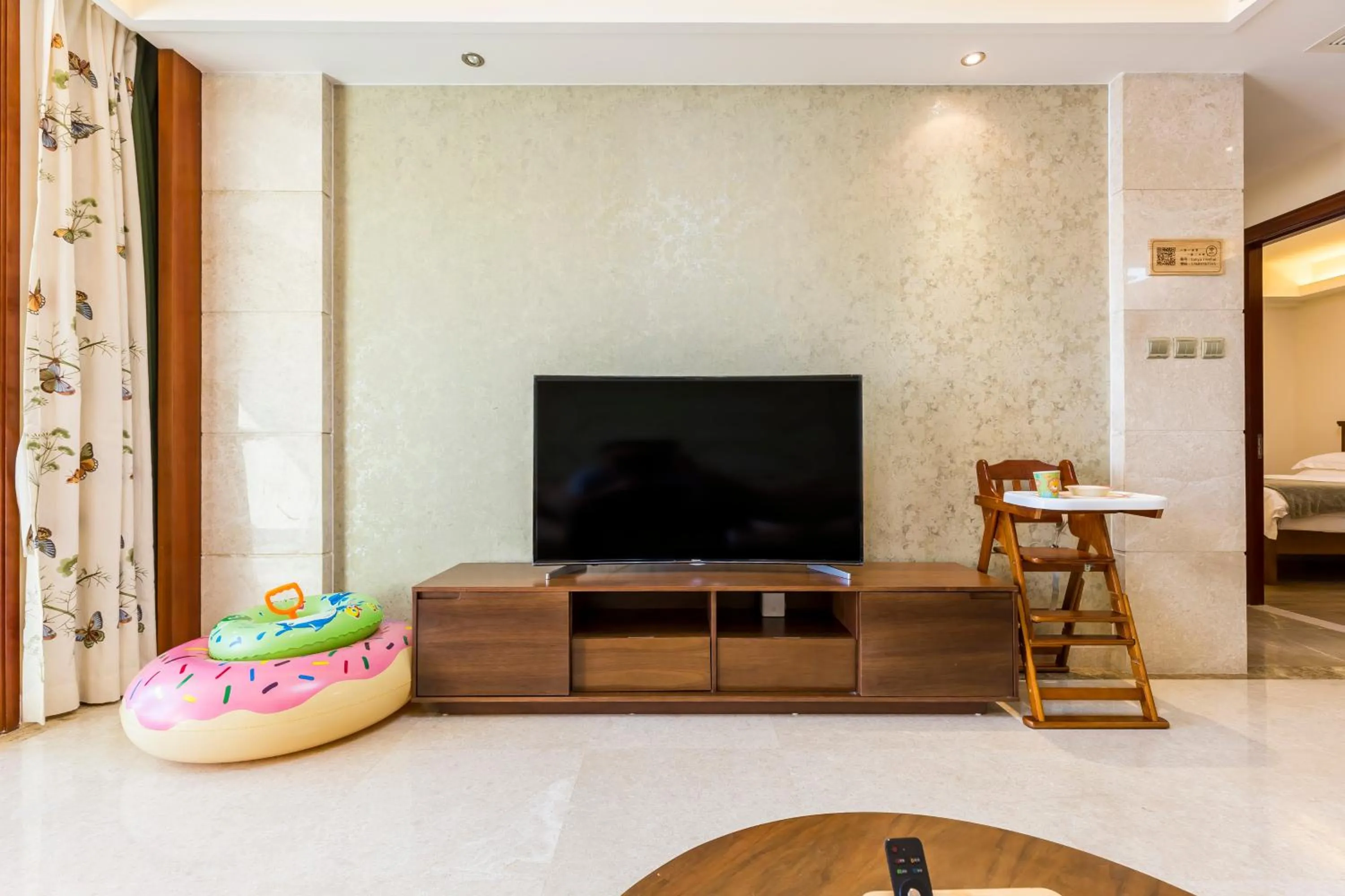 TV and multimedia in Sanya Yikehai View Apartments