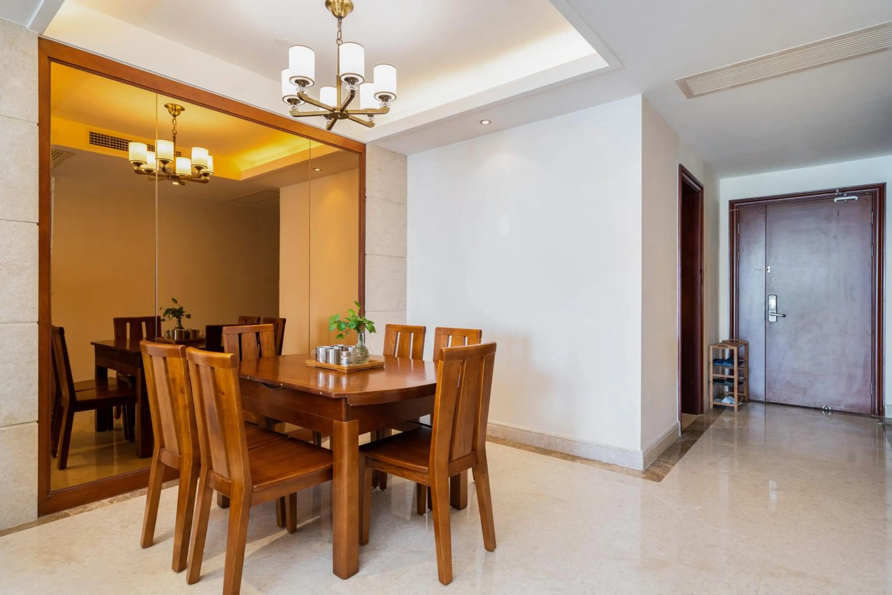 Dining area in Sanya Yikehai View Apartments