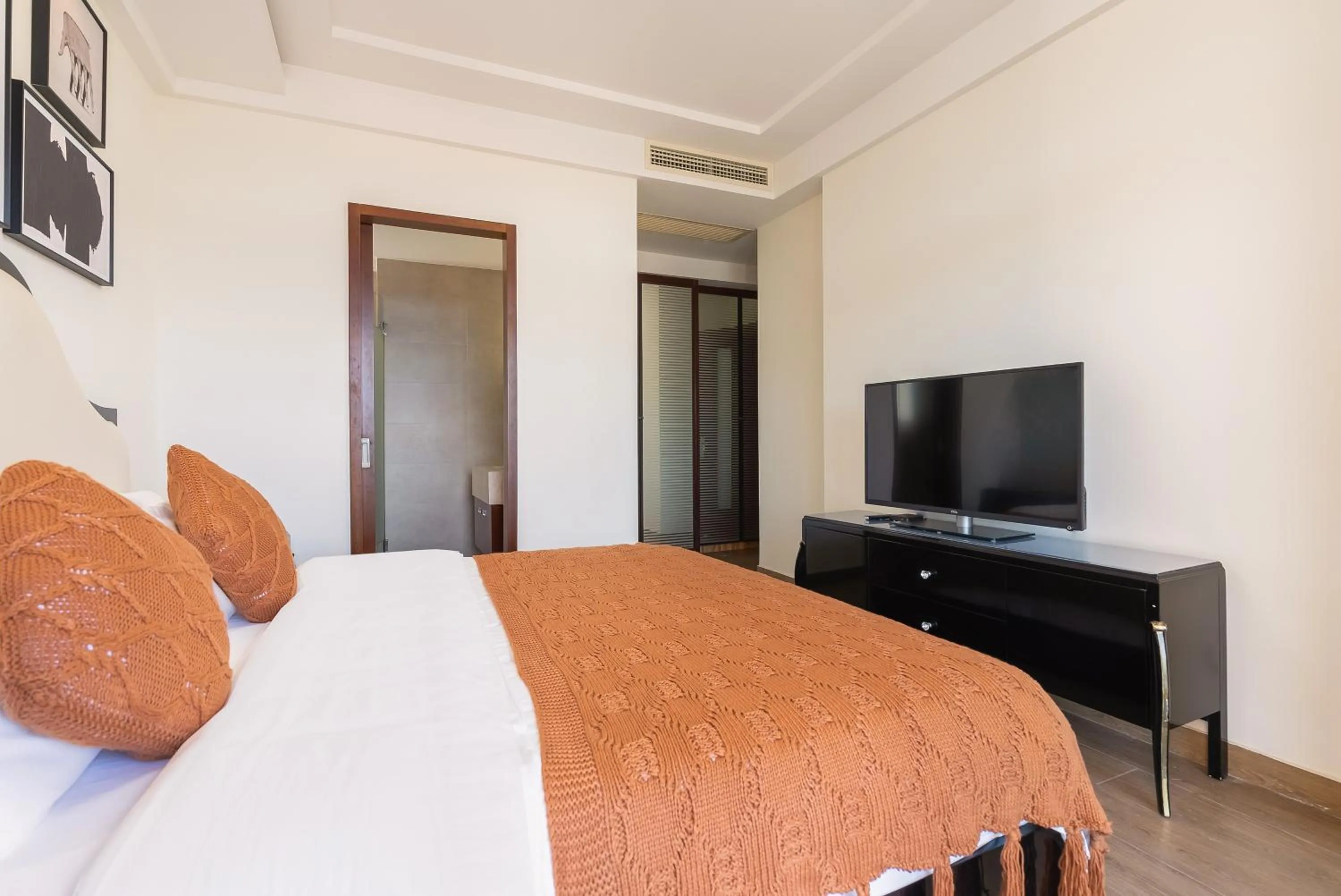 Bed in Sanya Yikehai View Apartments