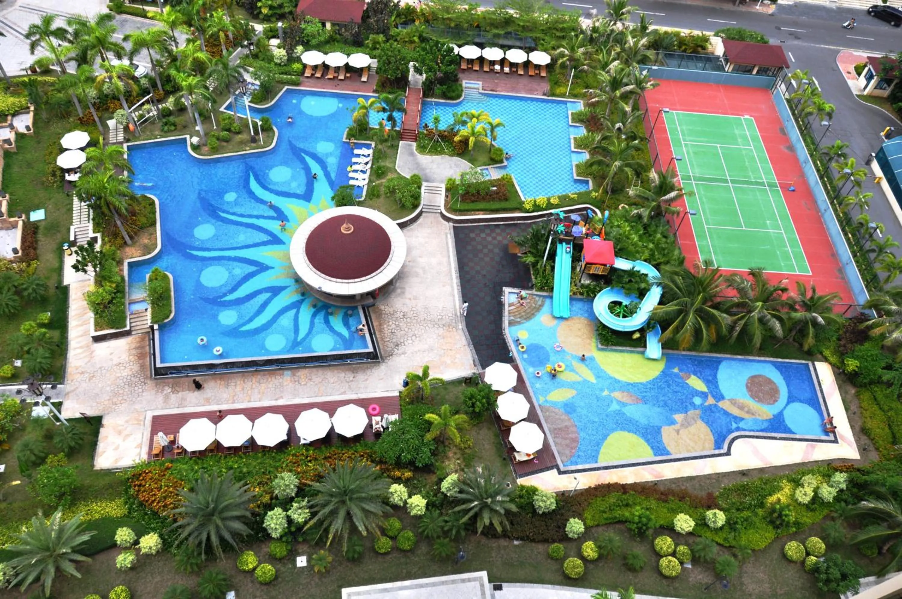 Swimming pool in Sanya Yikehai View Apartments