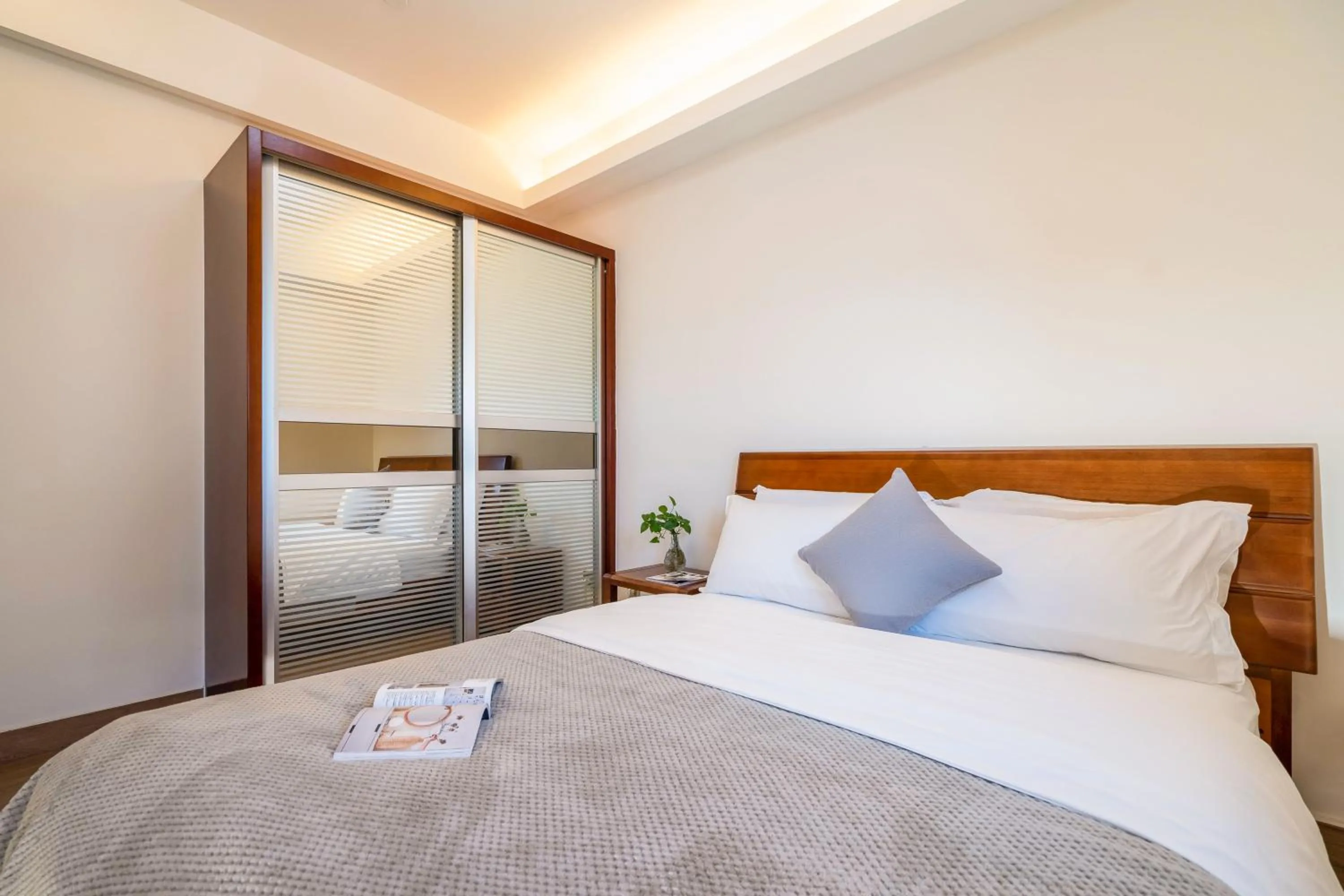 Bedroom, Bed in Sanya Yikehai View Apartments