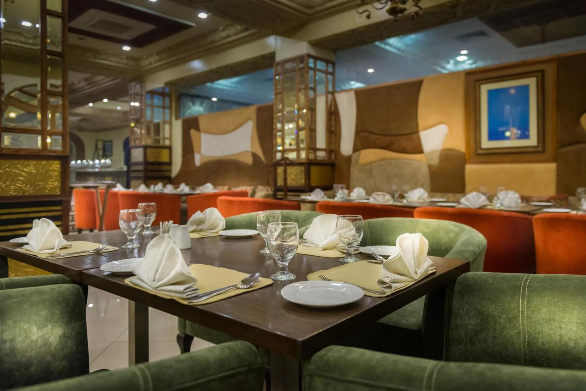 Restaurant/places to eat in Luxus Grand Hotel