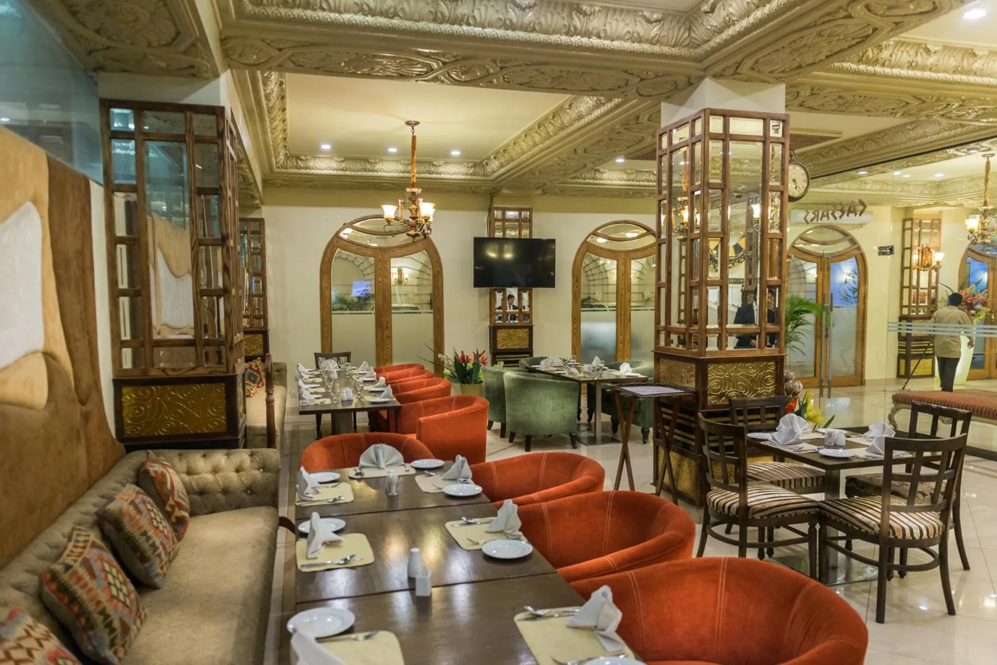 Restaurant/places to eat in Luxus Grand Hotel
