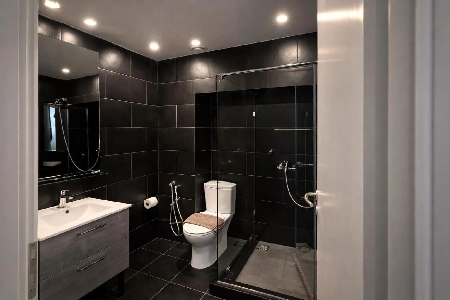 Shower in Elite Ermou Suites