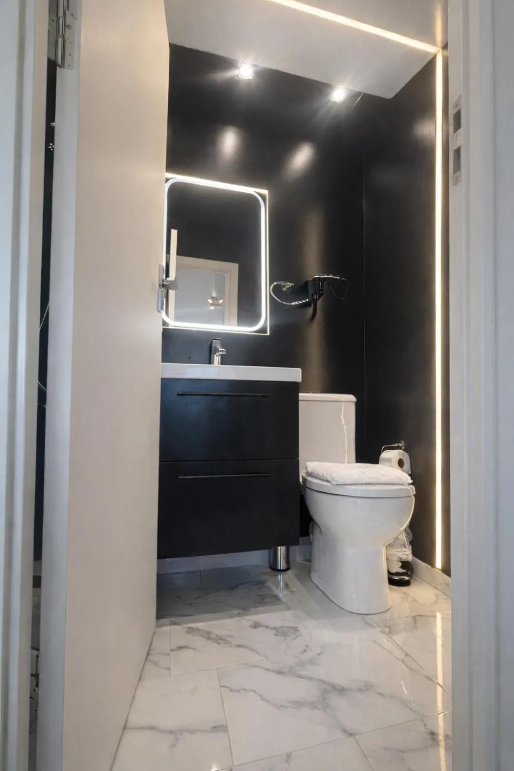 Toilet in Elite Ermou Suites