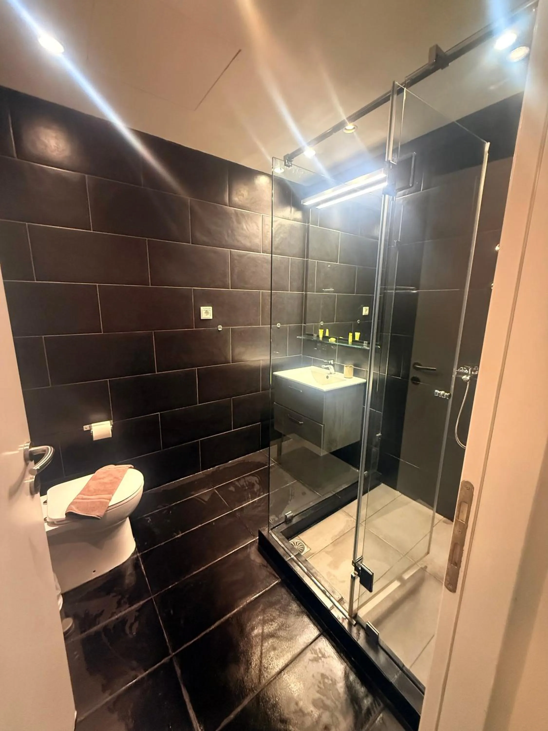 Shower in Elite Ermou Suites