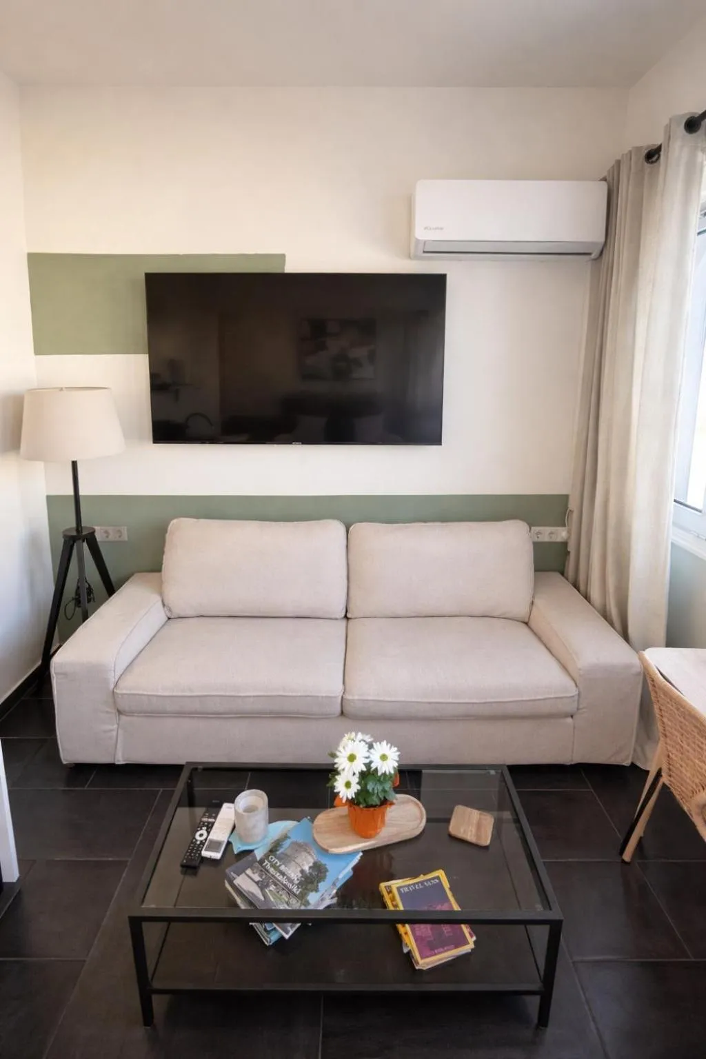 TV and multimedia in Elite Ermou Suites