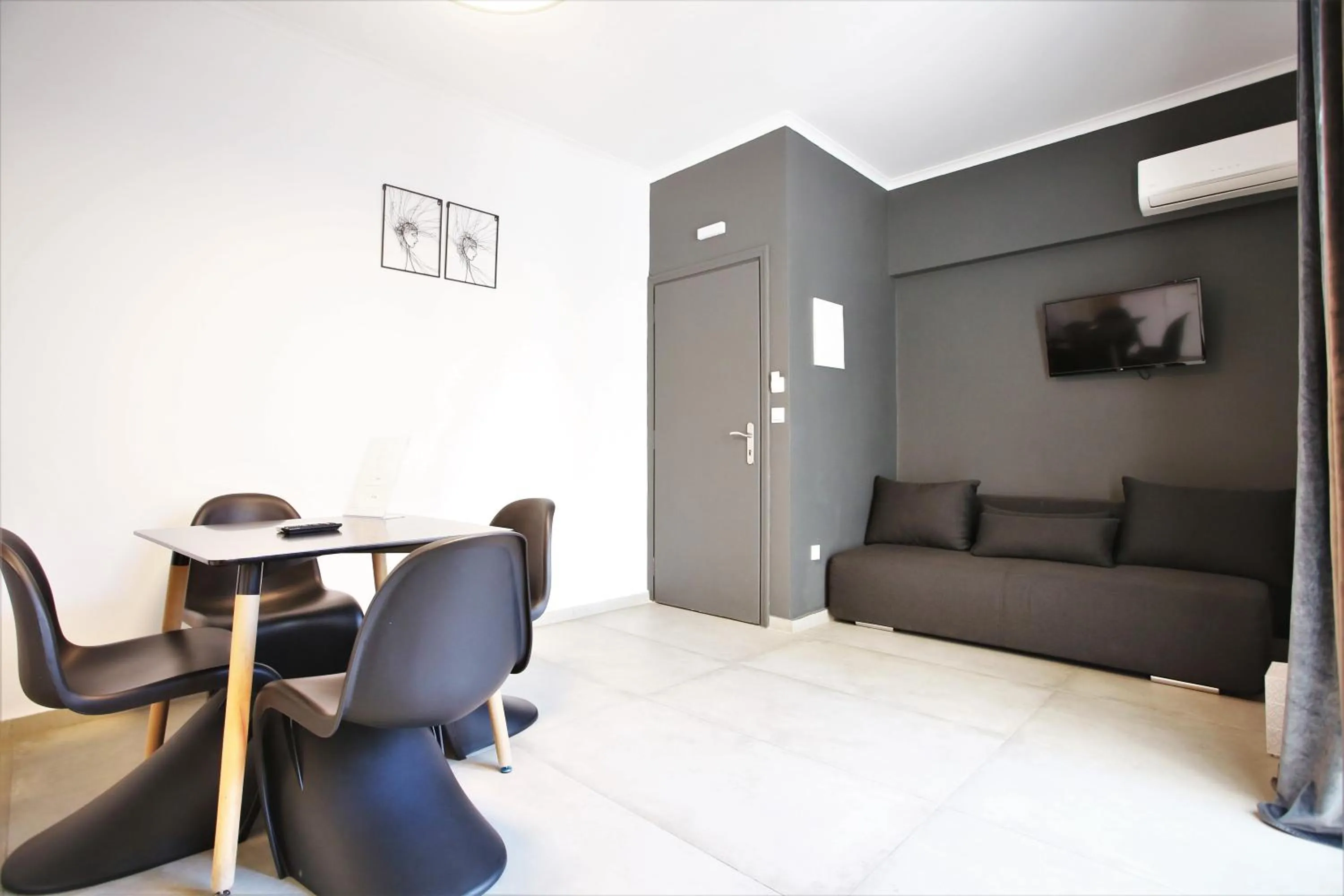 Living room in GK Athens by GK Properties