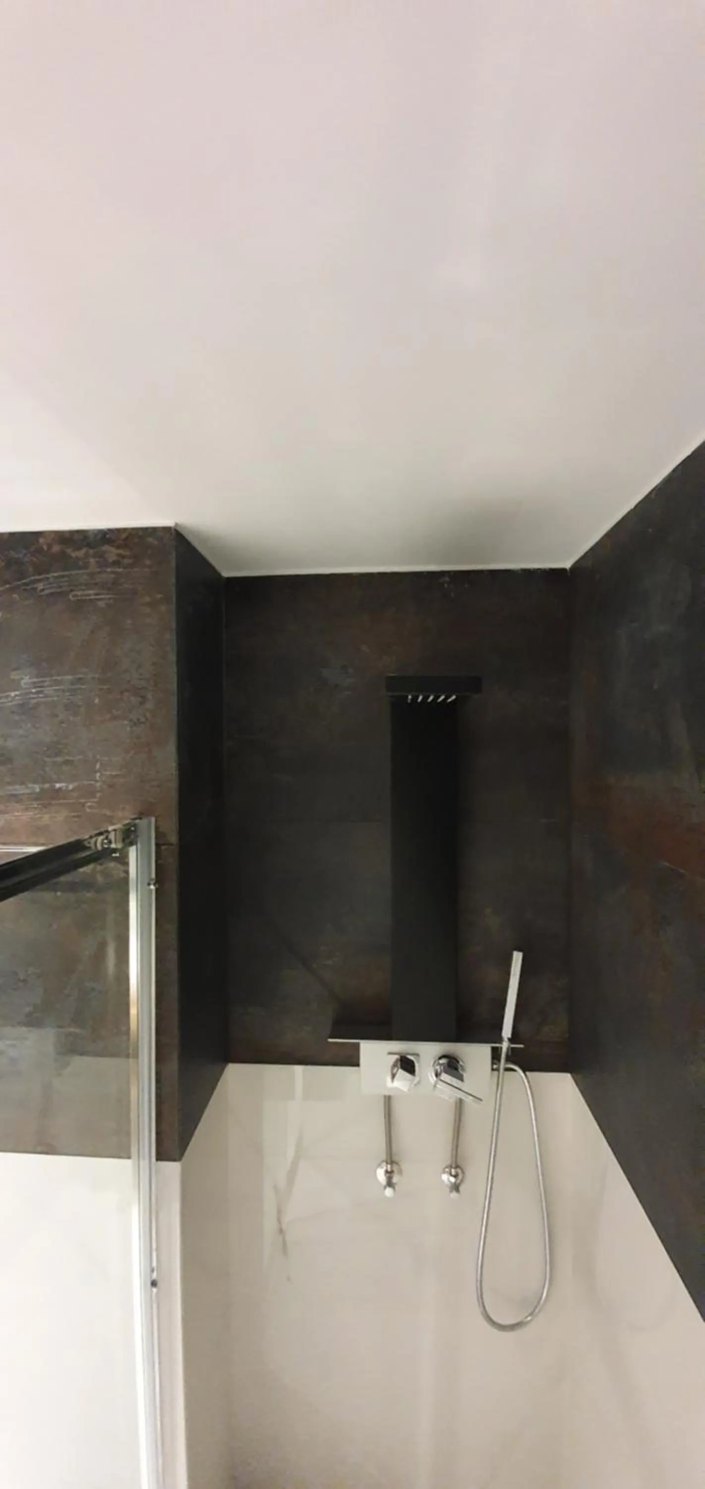 Bathroom in GK Athens by GK Properties