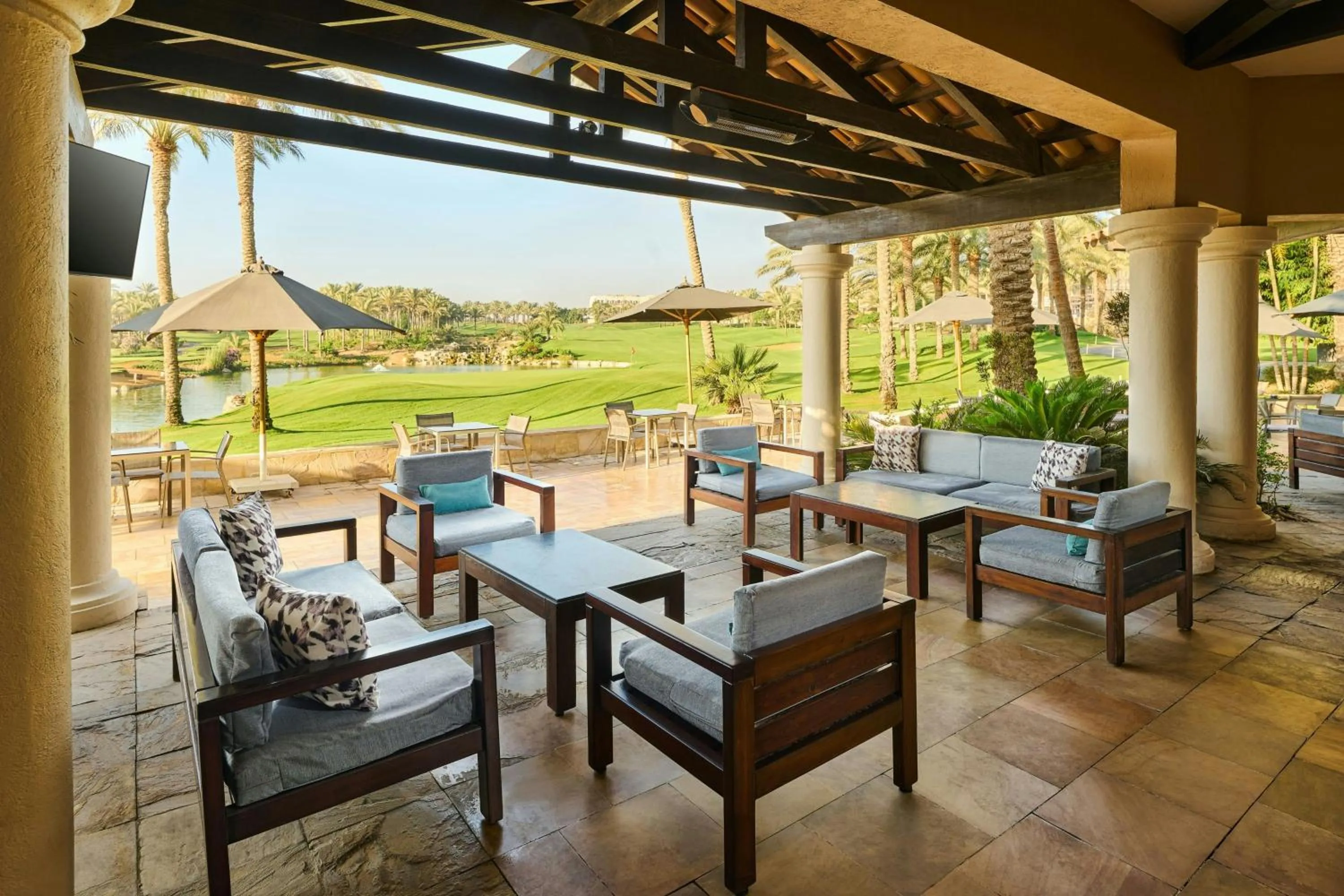 Lounge or bar in The Westin Cairo Golf Resort & Spa, Katameya Dunes