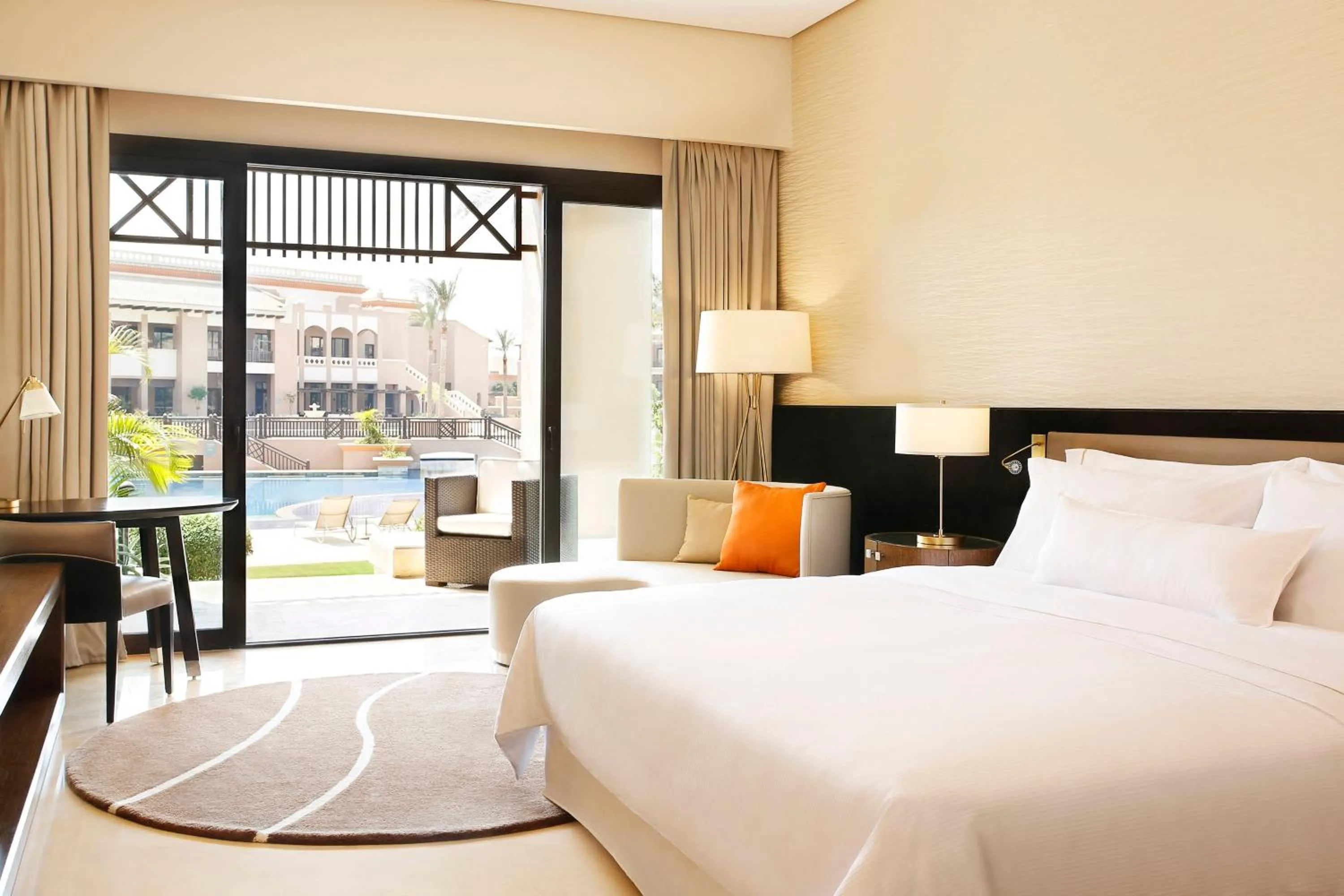 Bedroom, Bed in The Westin Cairo Golf Resort & Spa, Katameya Dunes