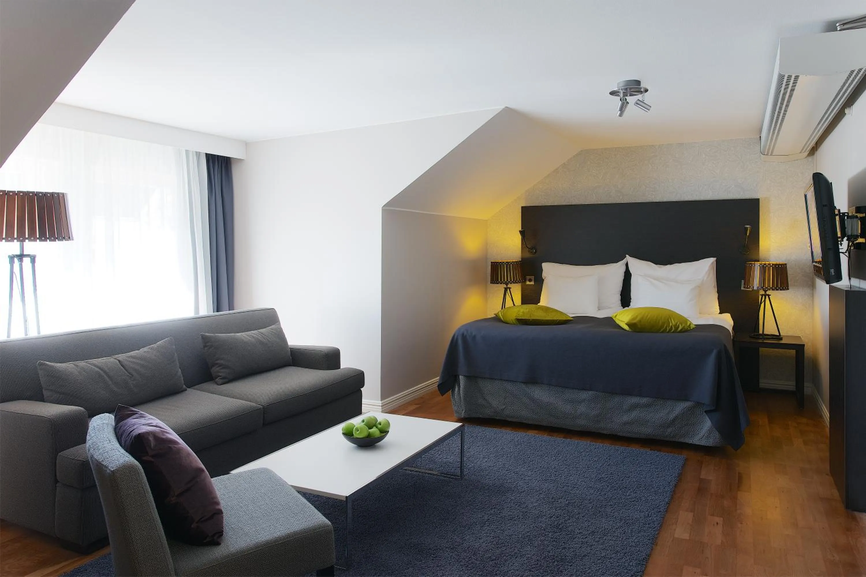 Bedroom in Home Hotel Plaza