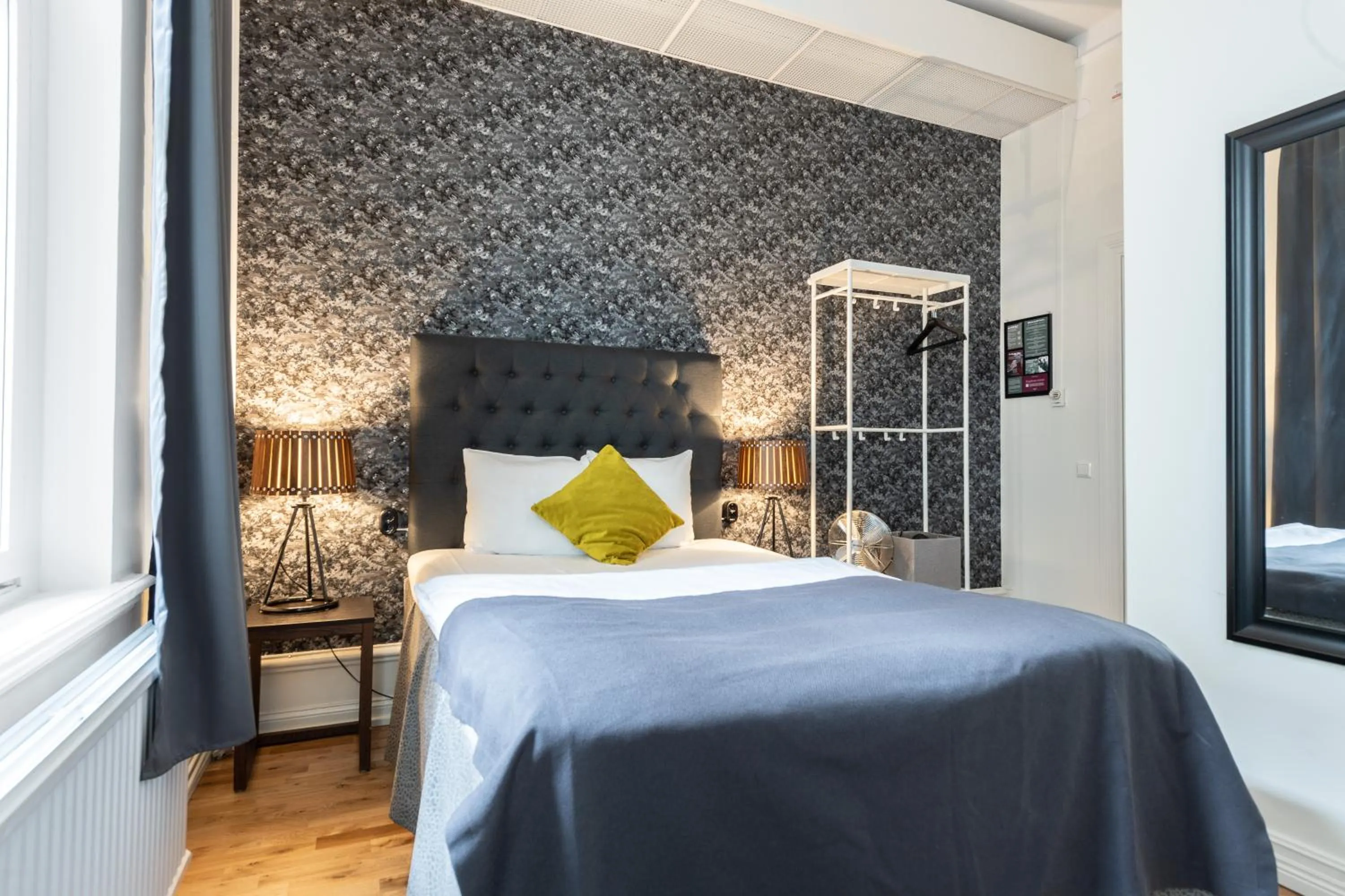 Bed in Home Hotel Plaza