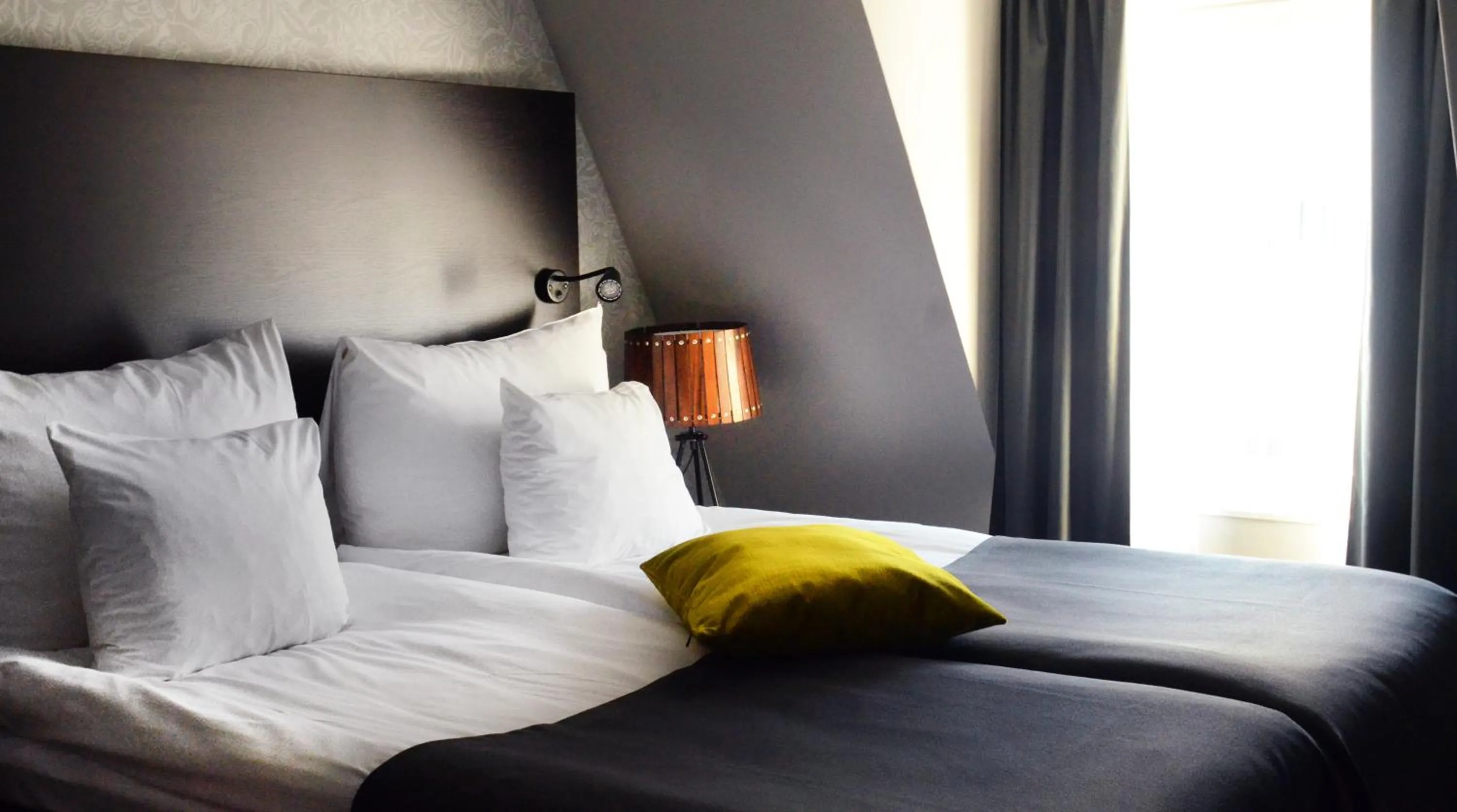 Bedroom, Bed in Home Hotel Plaza