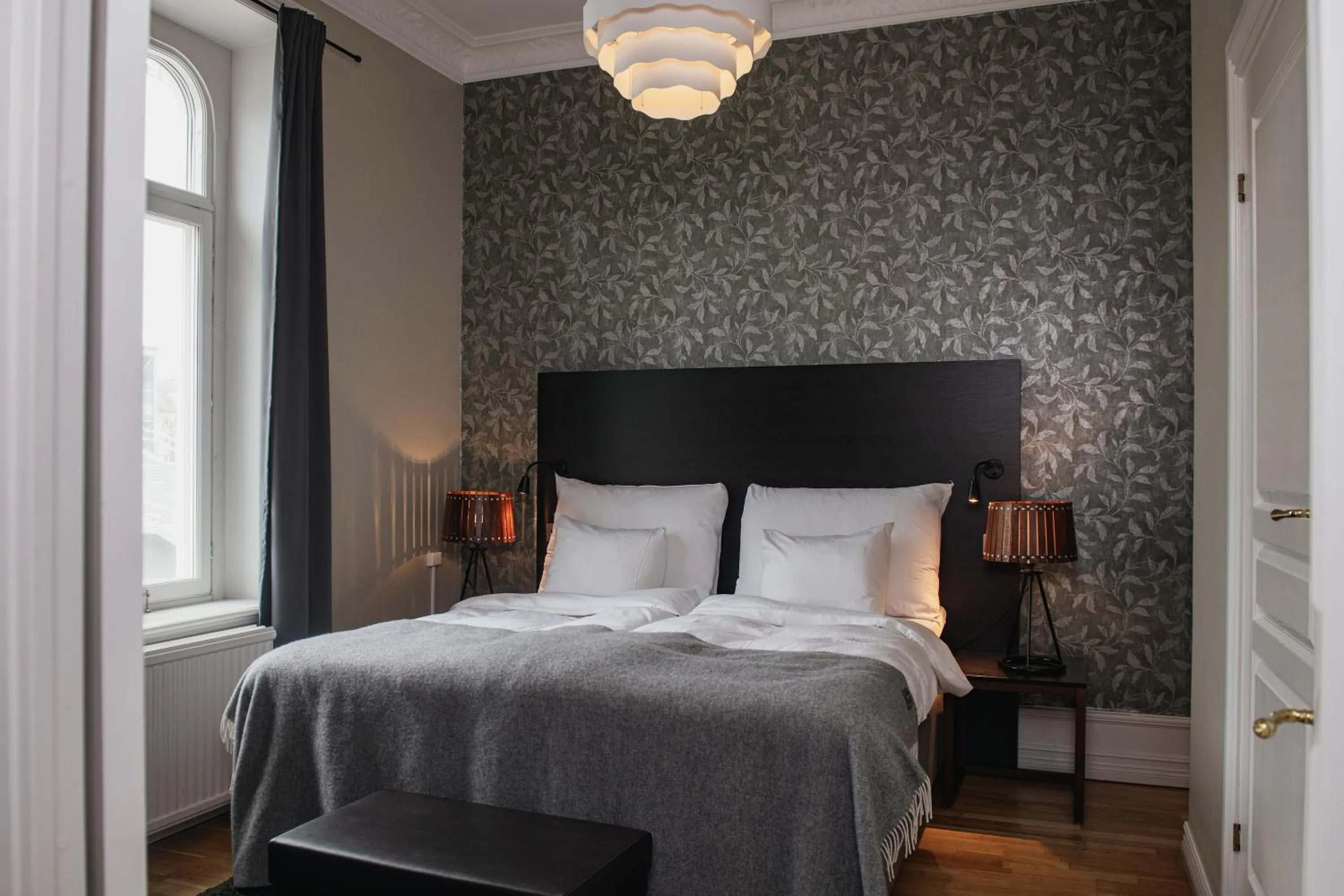 Bedroom, Bed in Home Hotel Plaza