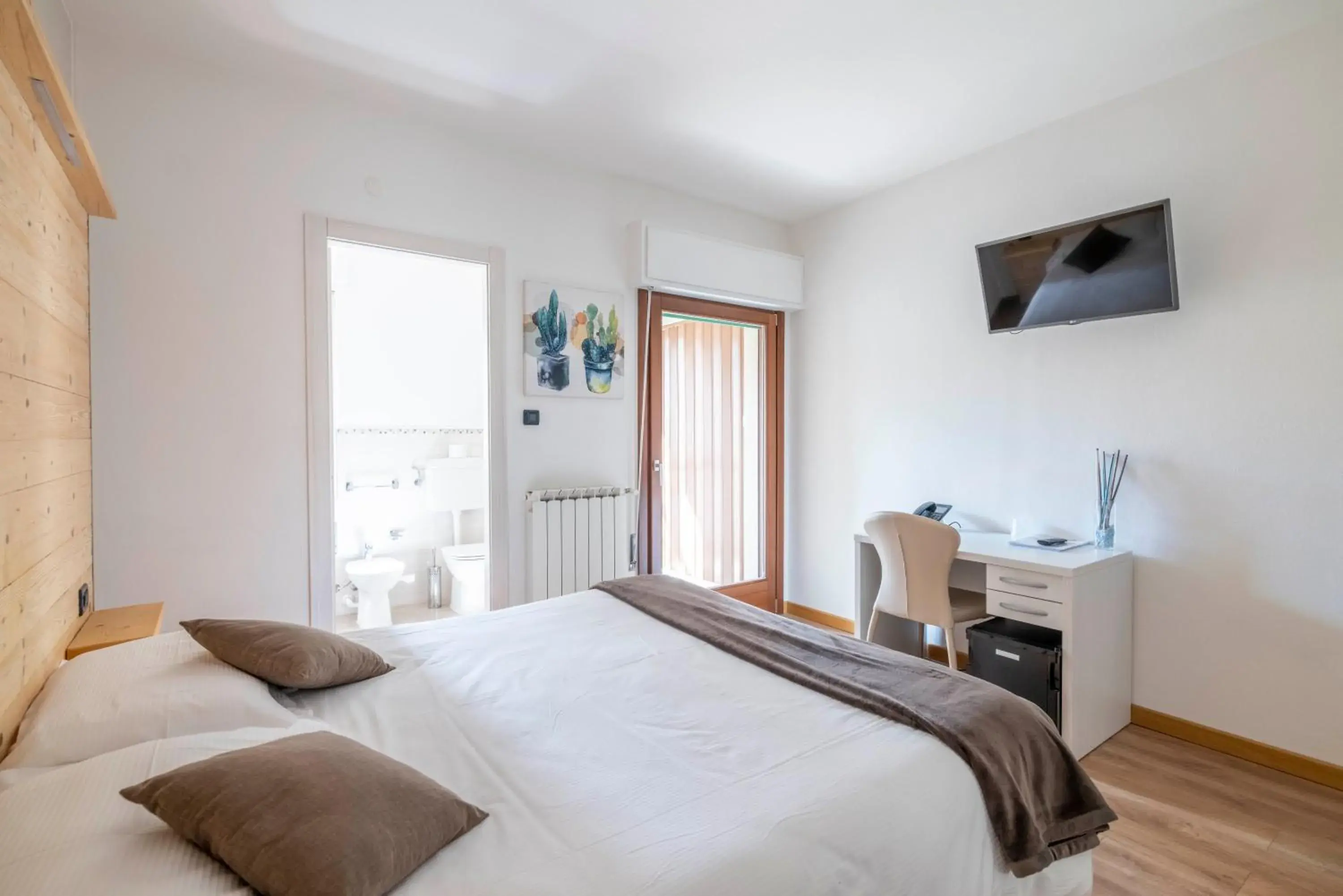 Double Room with Mountain View - single occupancy in B&B Castello Cimbergo Double Room with Mountain View - single occupancy in B&B Castello Cimbergo