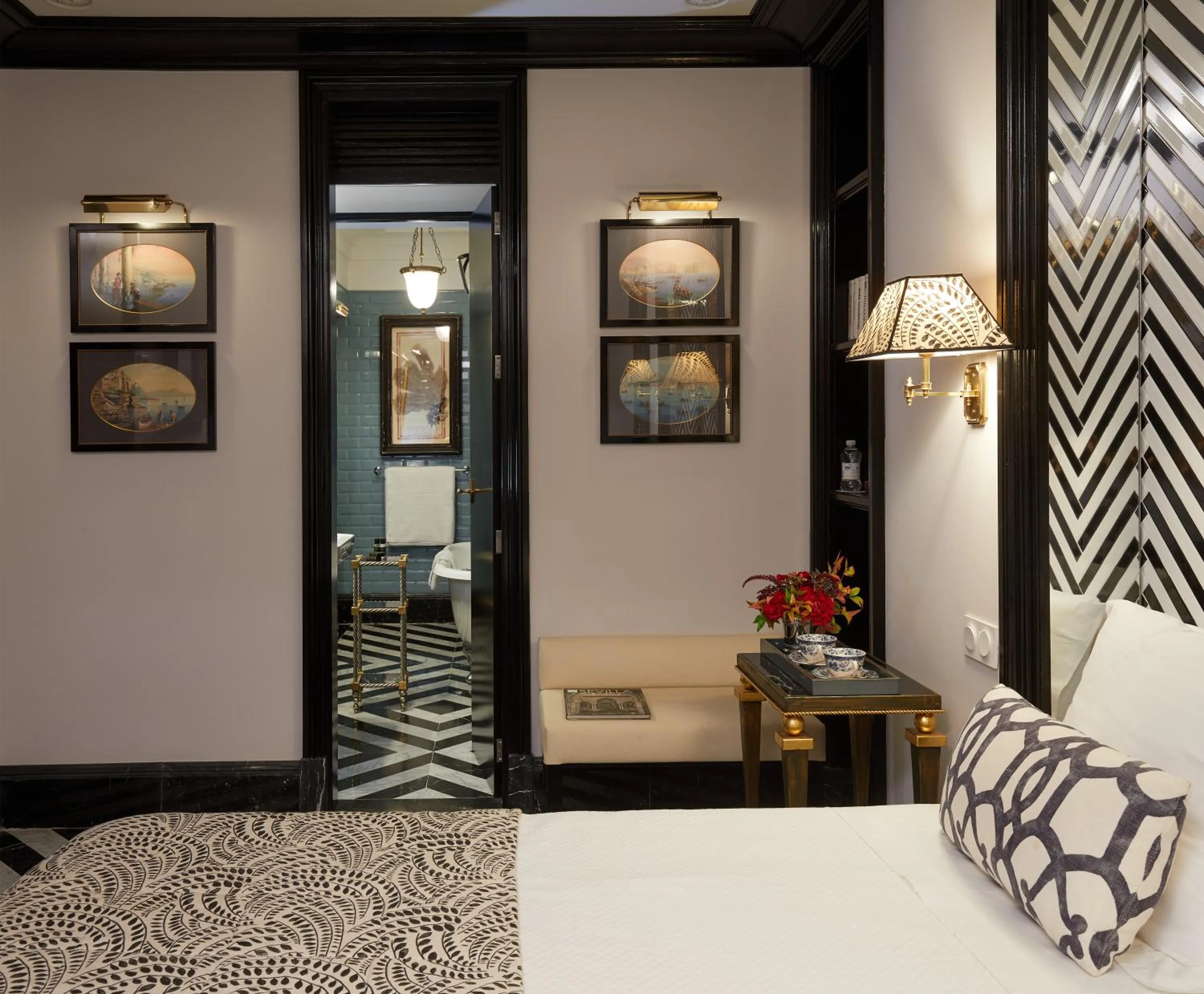 Bathroom, Bed in Triana House