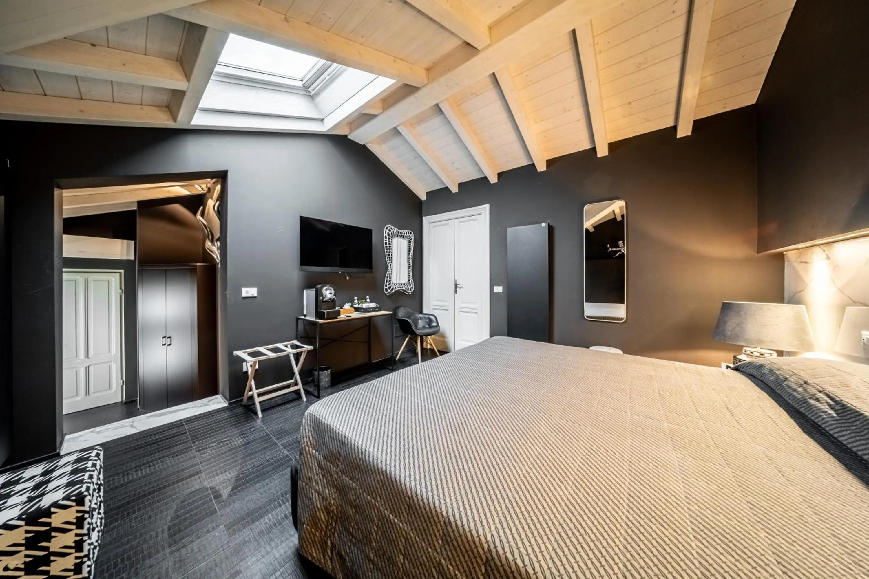 Bed in Palazzo Gozzi Bed & Beauty