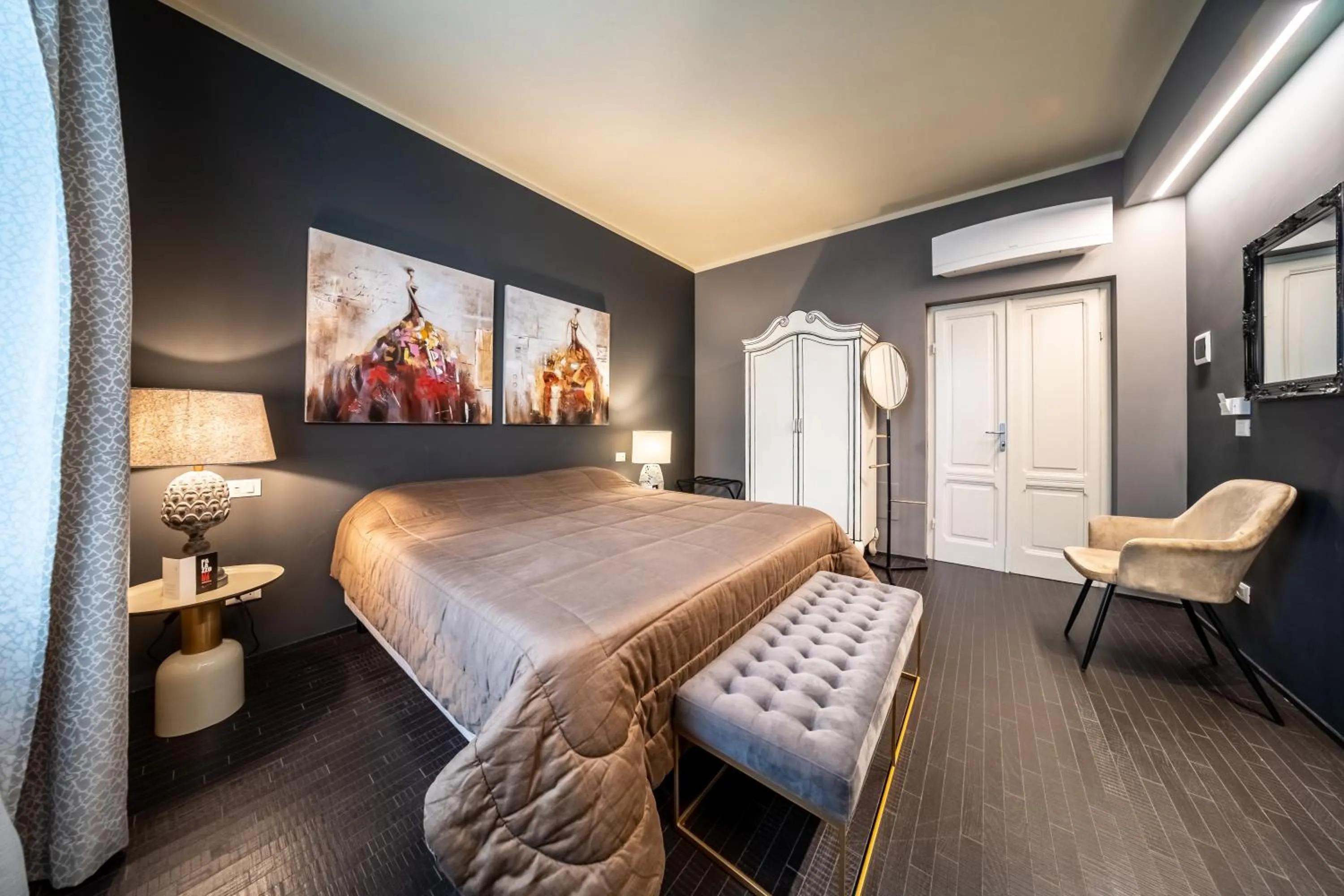 Bed in Palazzo Gozzi Bed & Beauty