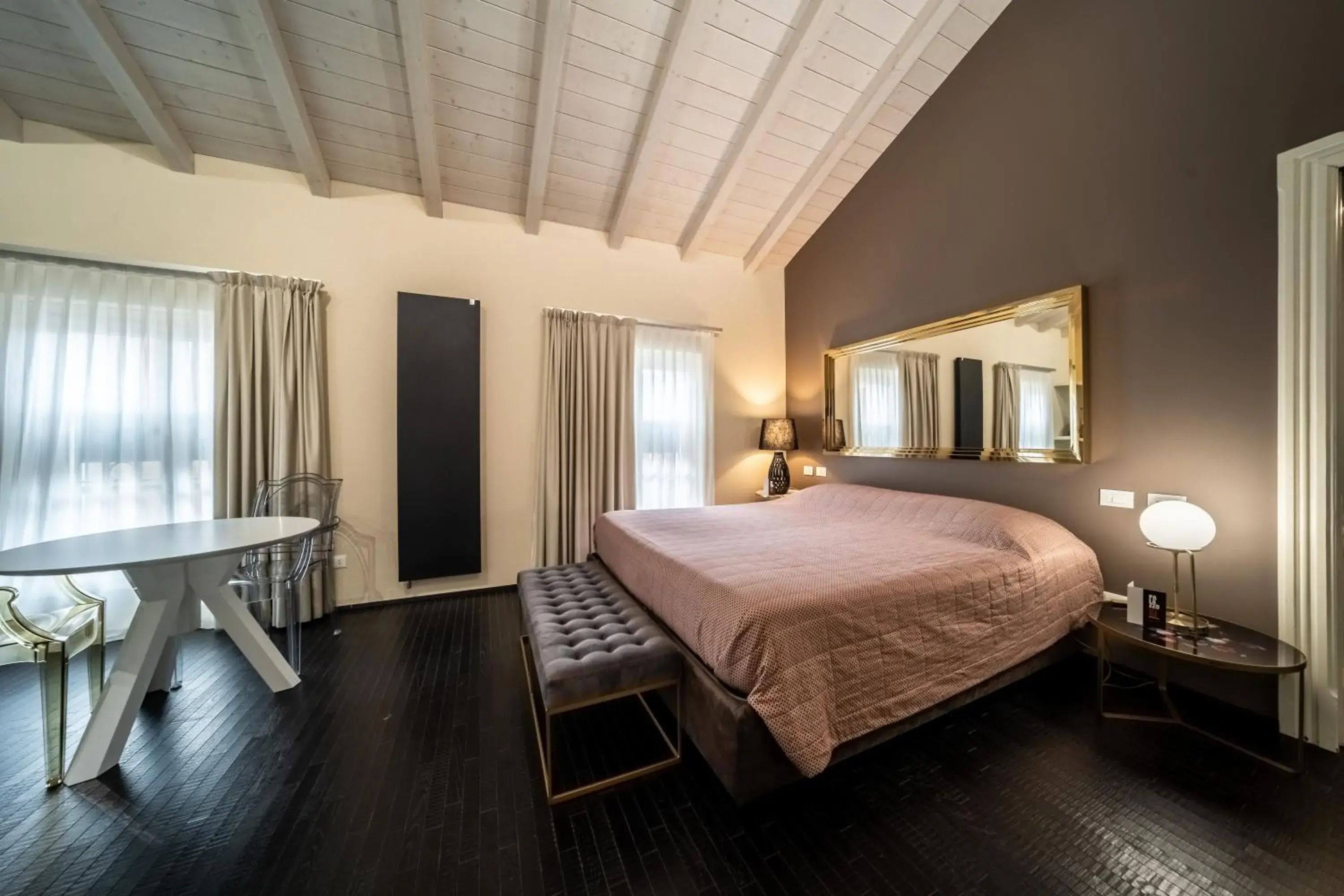 Superior King Room in Palazzo Gozzi Bed & Beauty Superior King Room in Palazzo Gozzi Bed & Beauty