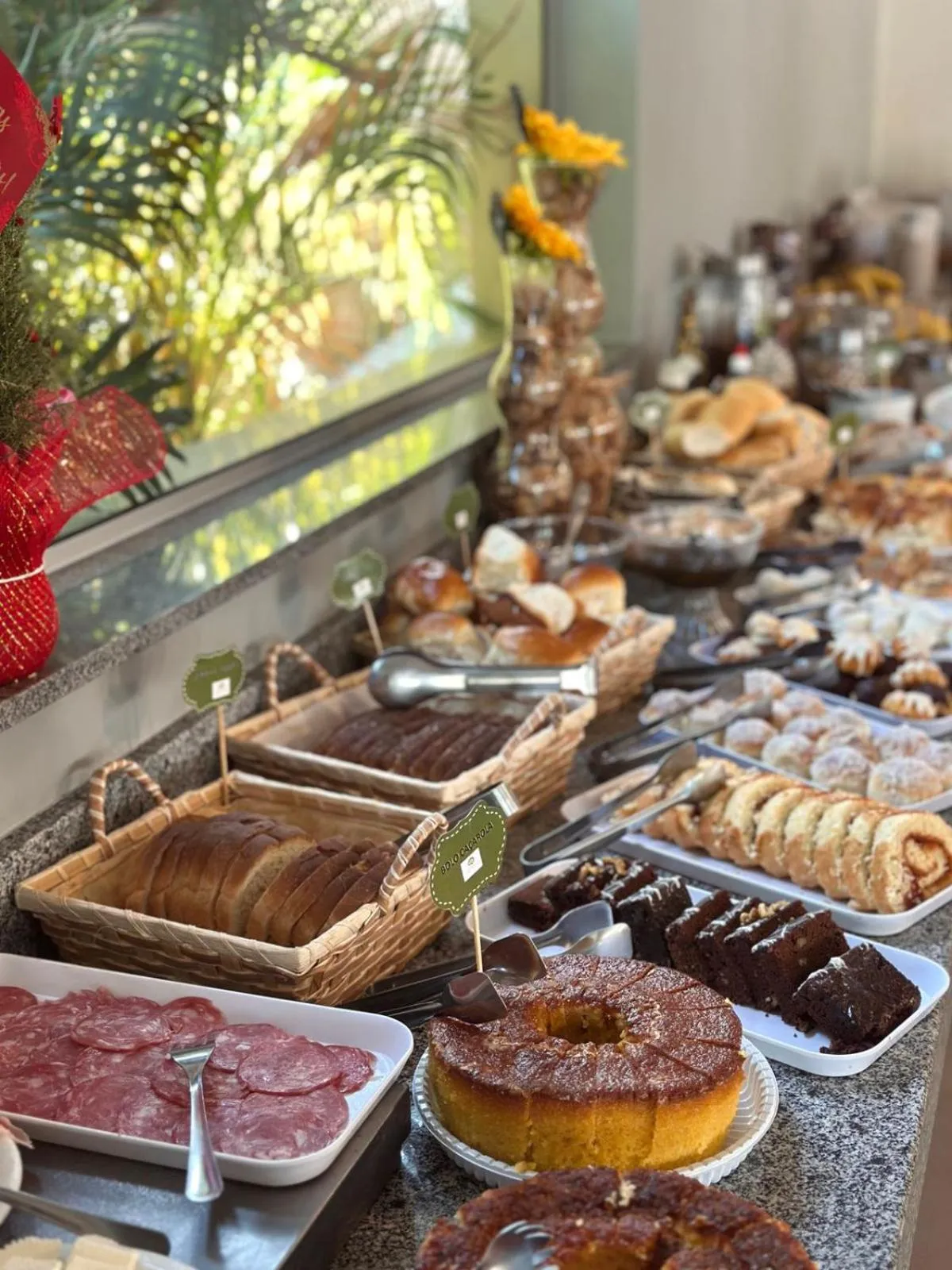 Buffet breakfast in Pousada Flores do Campo