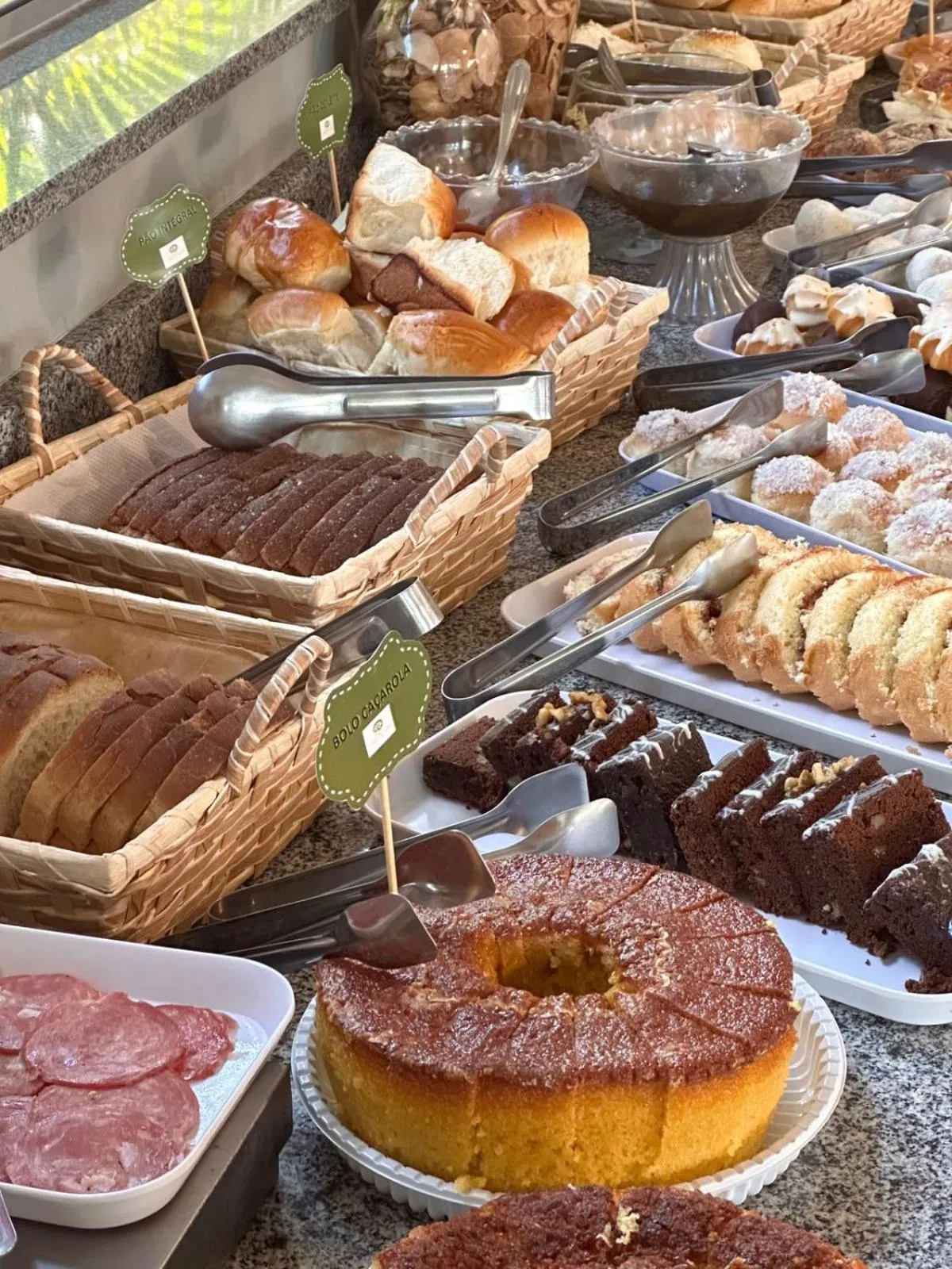 Buffet breakfast in Pousada Flores do Campo