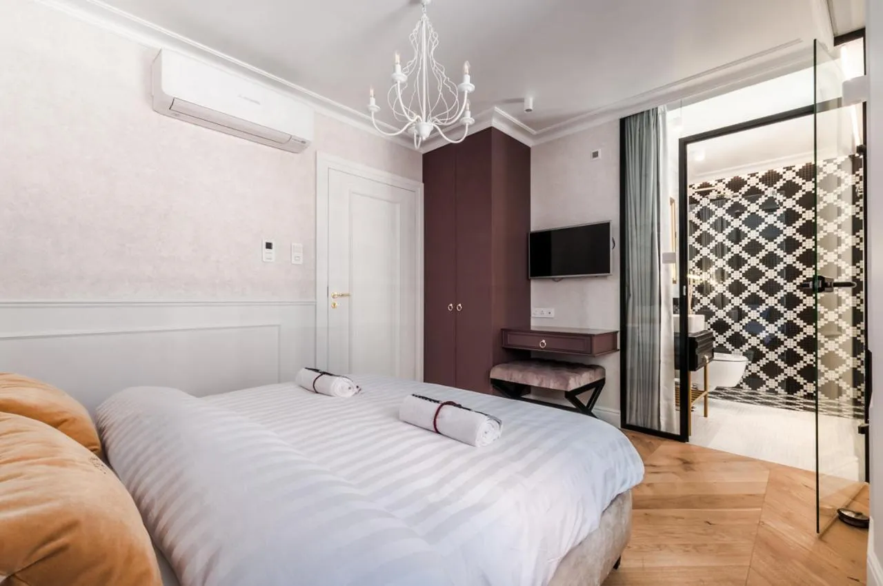 TV and multimedia, Bed in Gotyk House