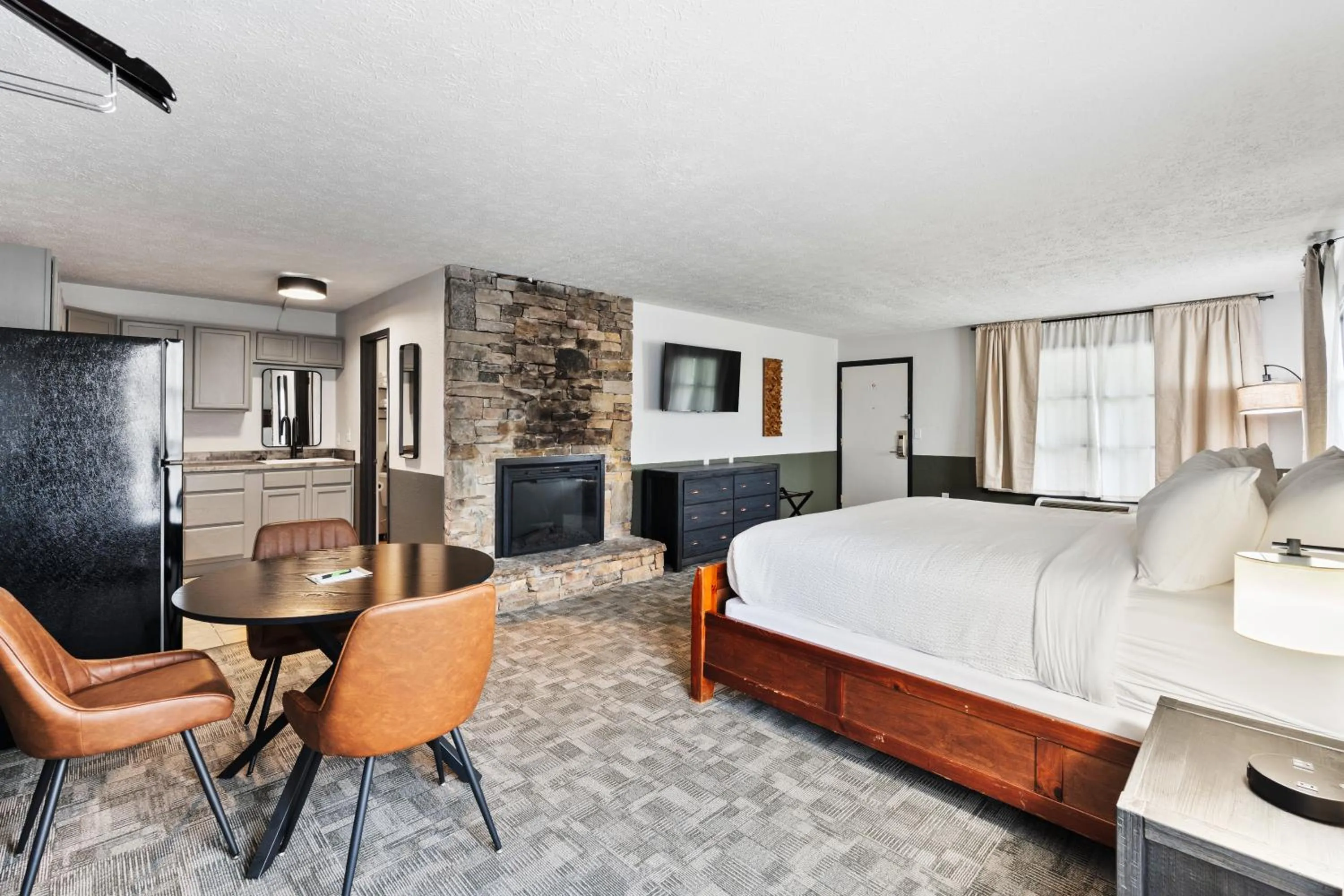 Bed in Tremont Lodge & Resort