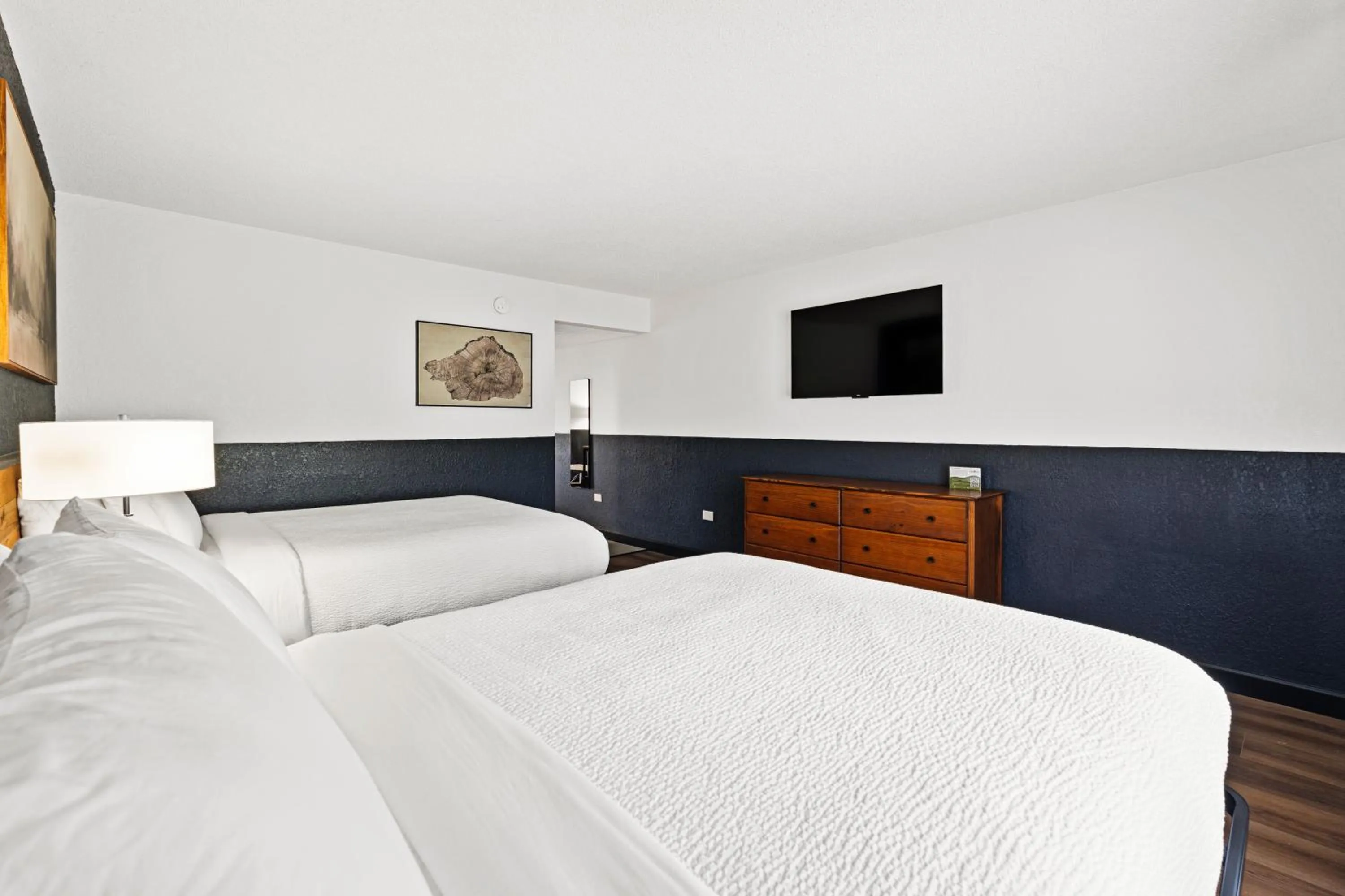 Bed in Tremont Lodge & Resort