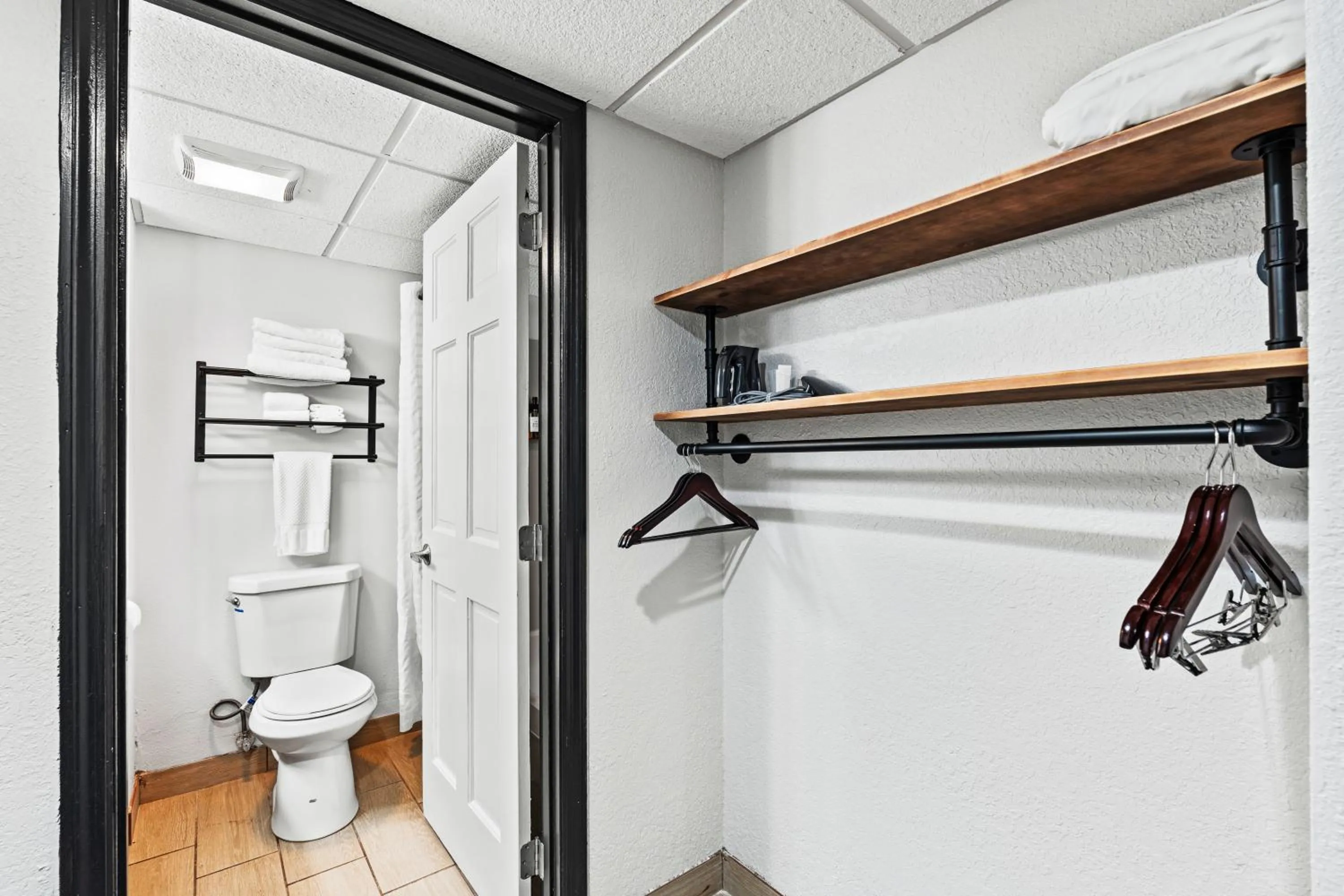 Shower in Tremont Lodge & Resort