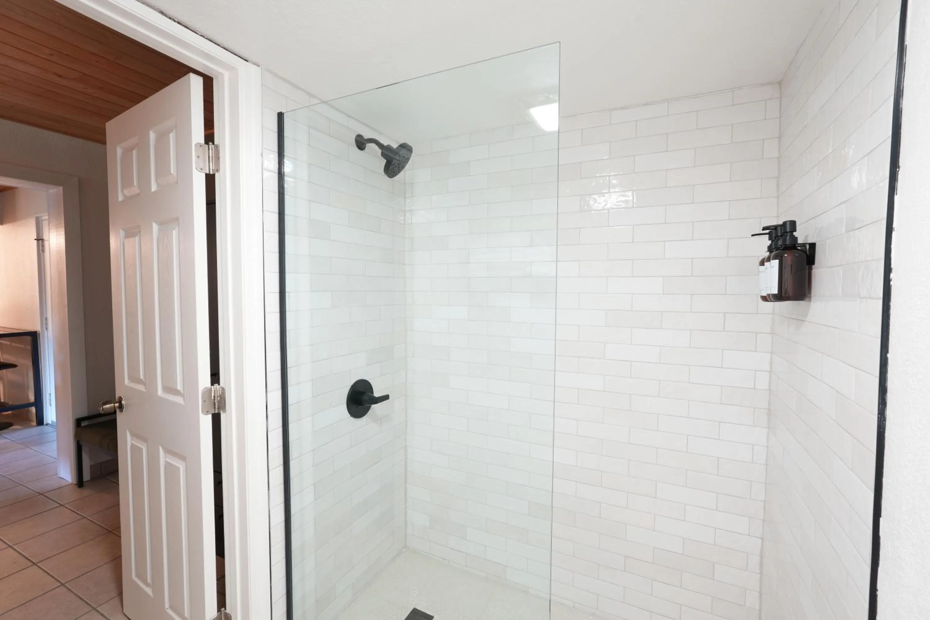 Shower in Tremont Lodge & Resort