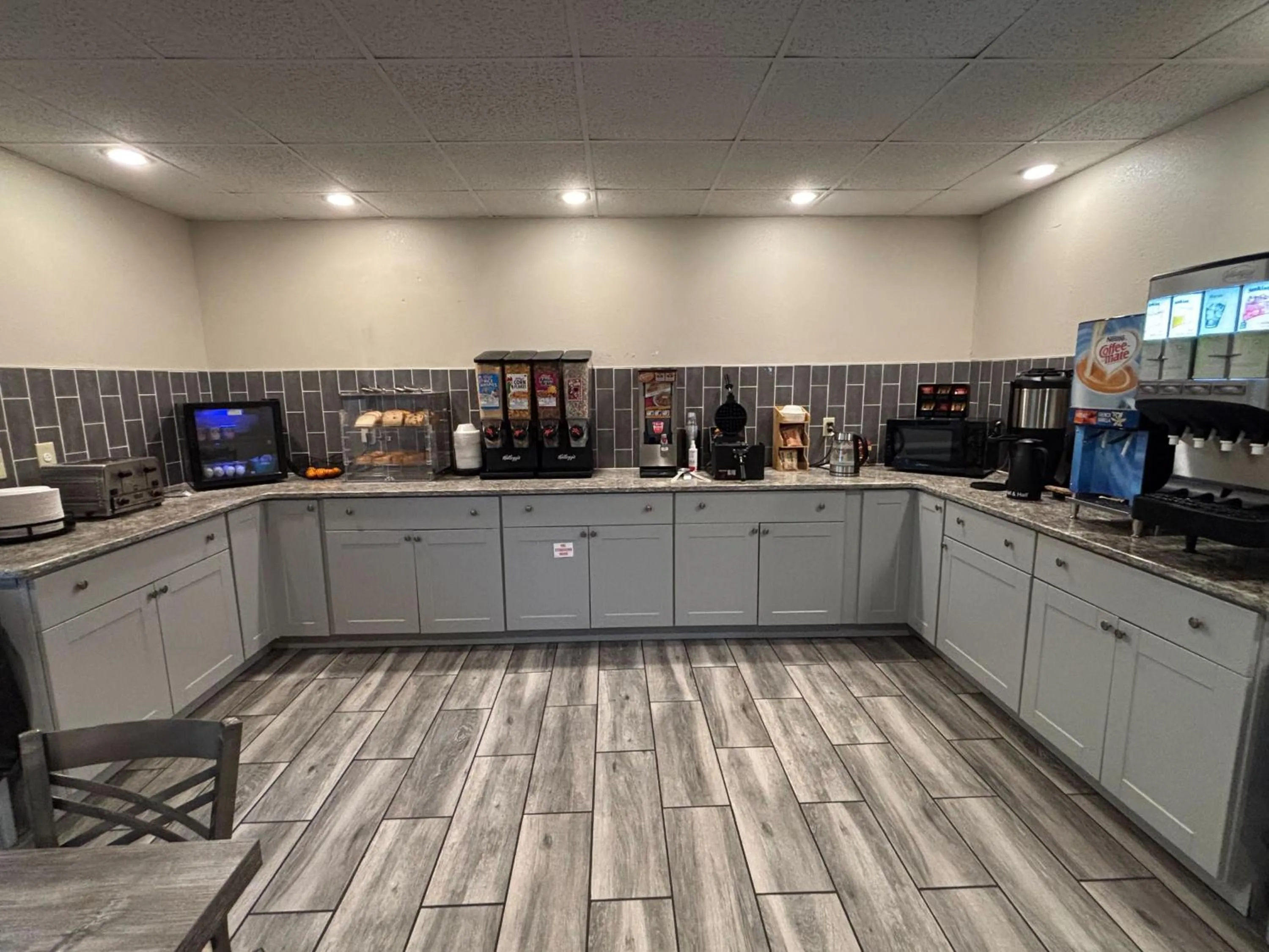 Breakfast in Tremont Lodge & Resort