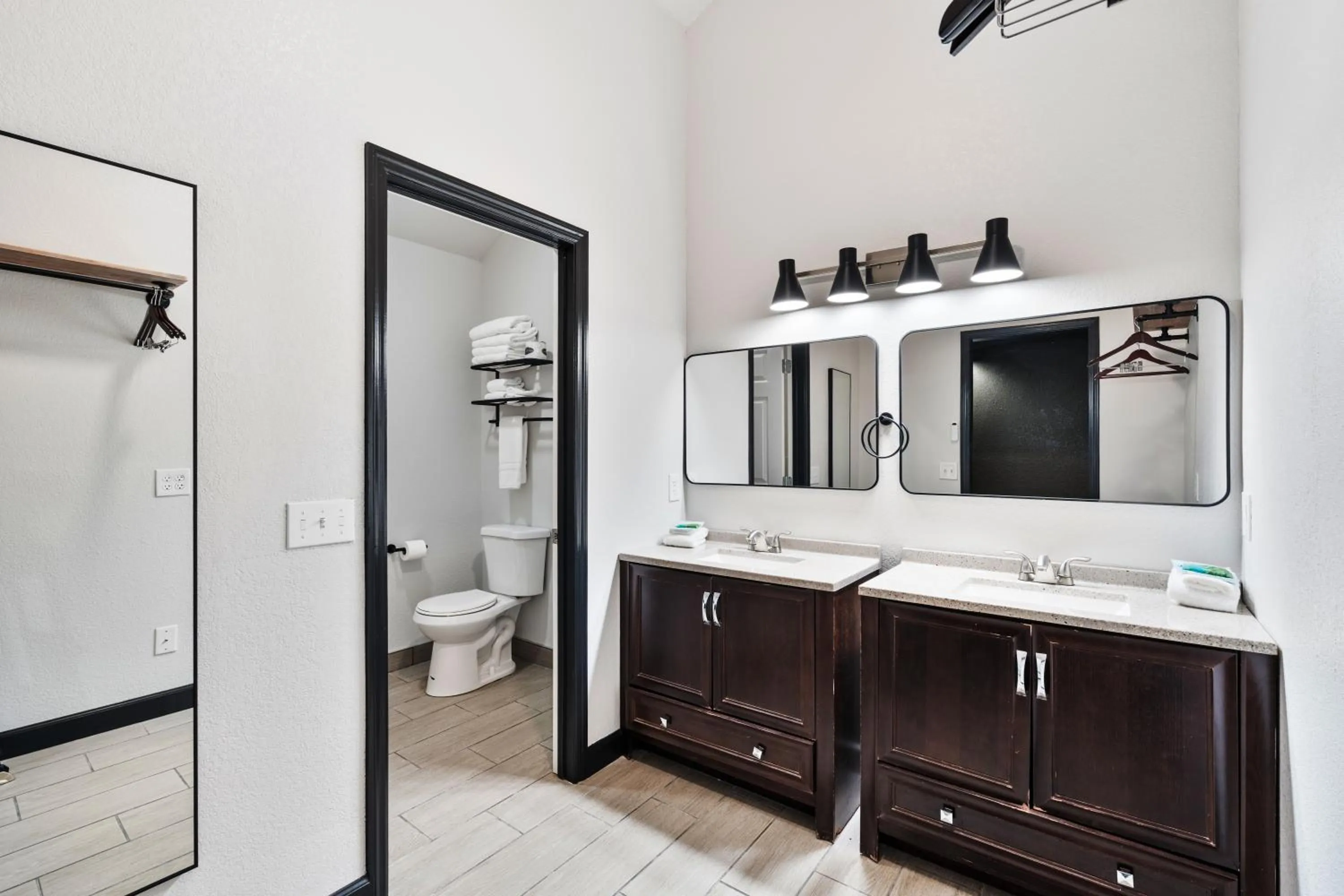 Shower in Tremont Lodge & Resort