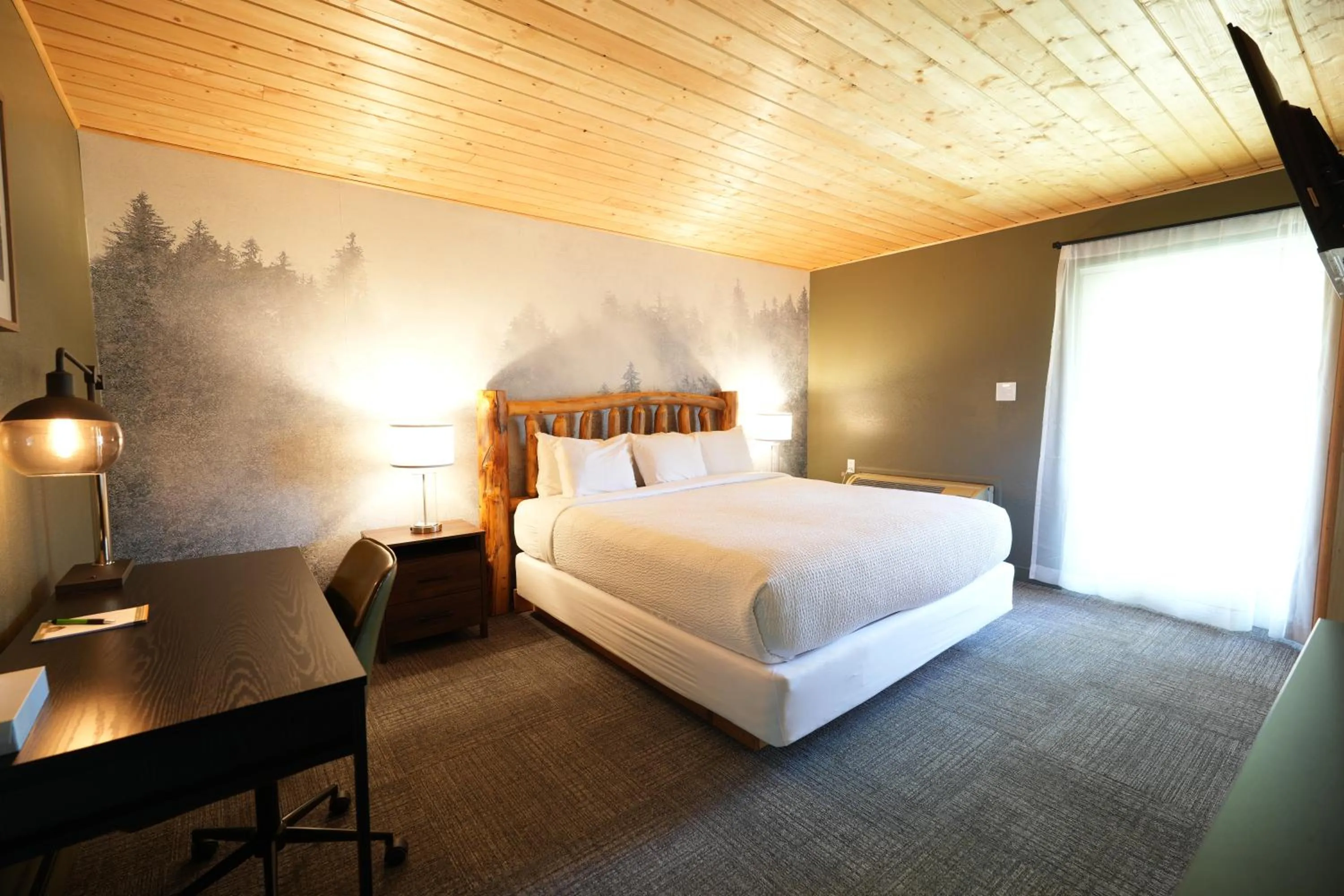 Bed in Tremont Lodge & Resort