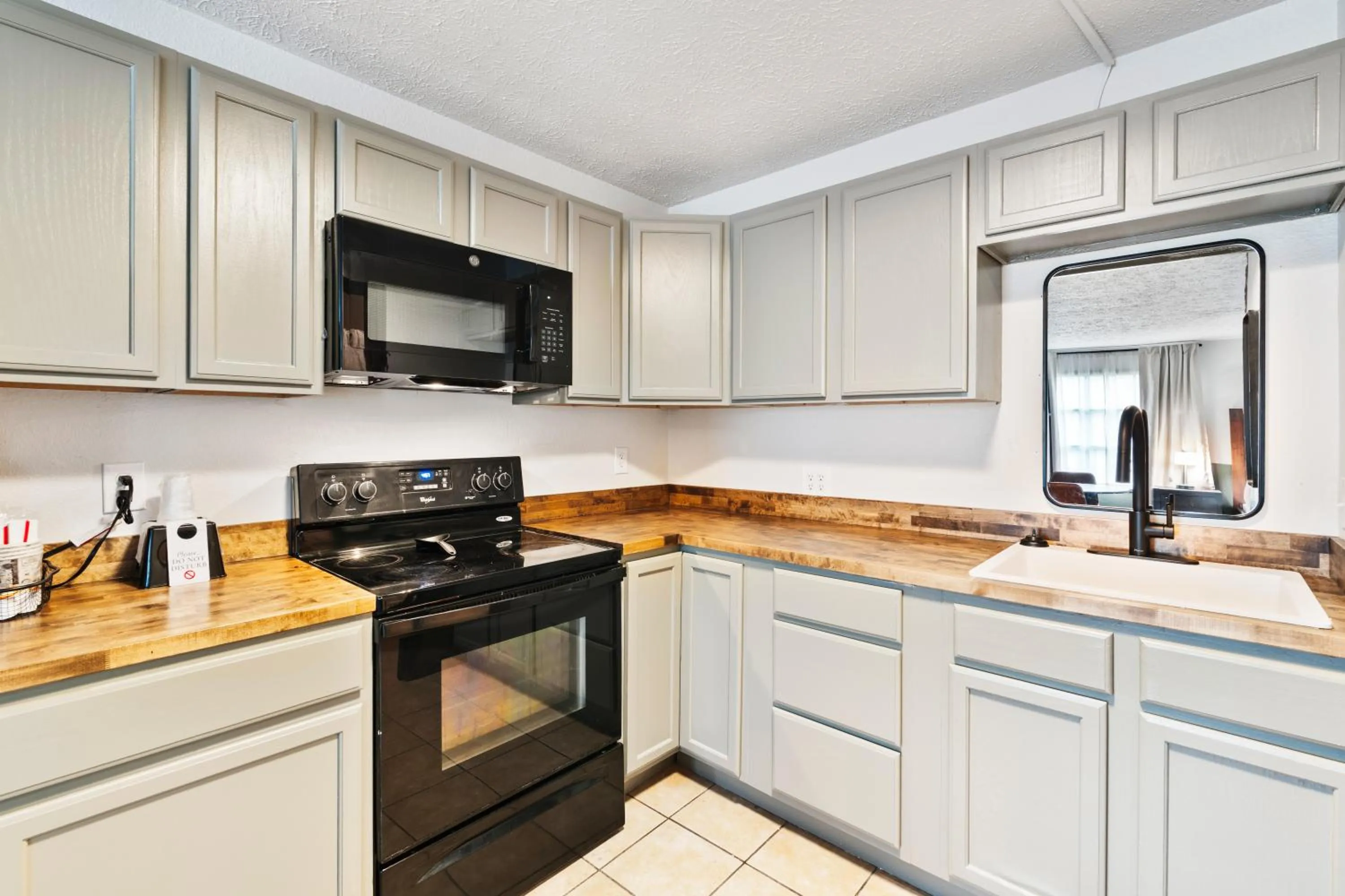 Kitchen or kitchenette in Tremont Lodge & Resort