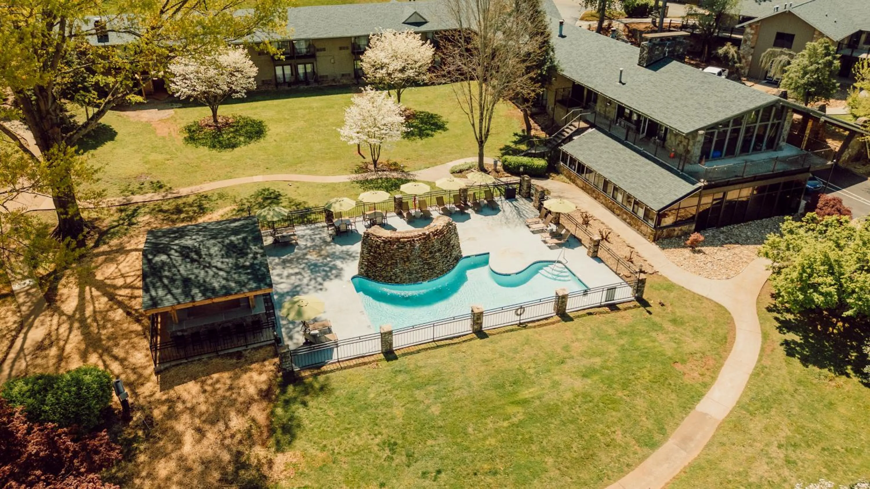 Swimming pool in Tremont Lodge & Resort