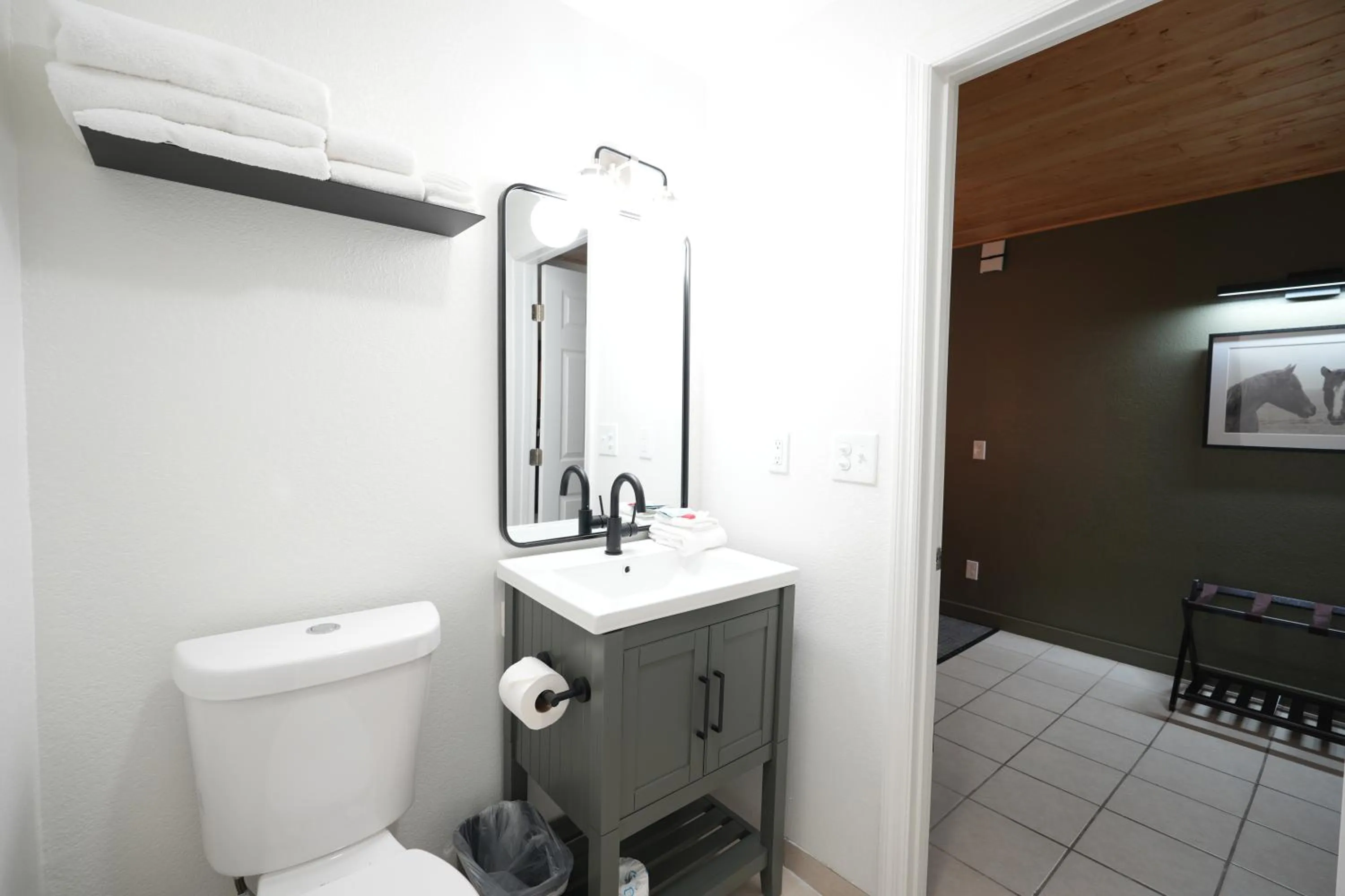 Shower in Tremont Lodge & Resort