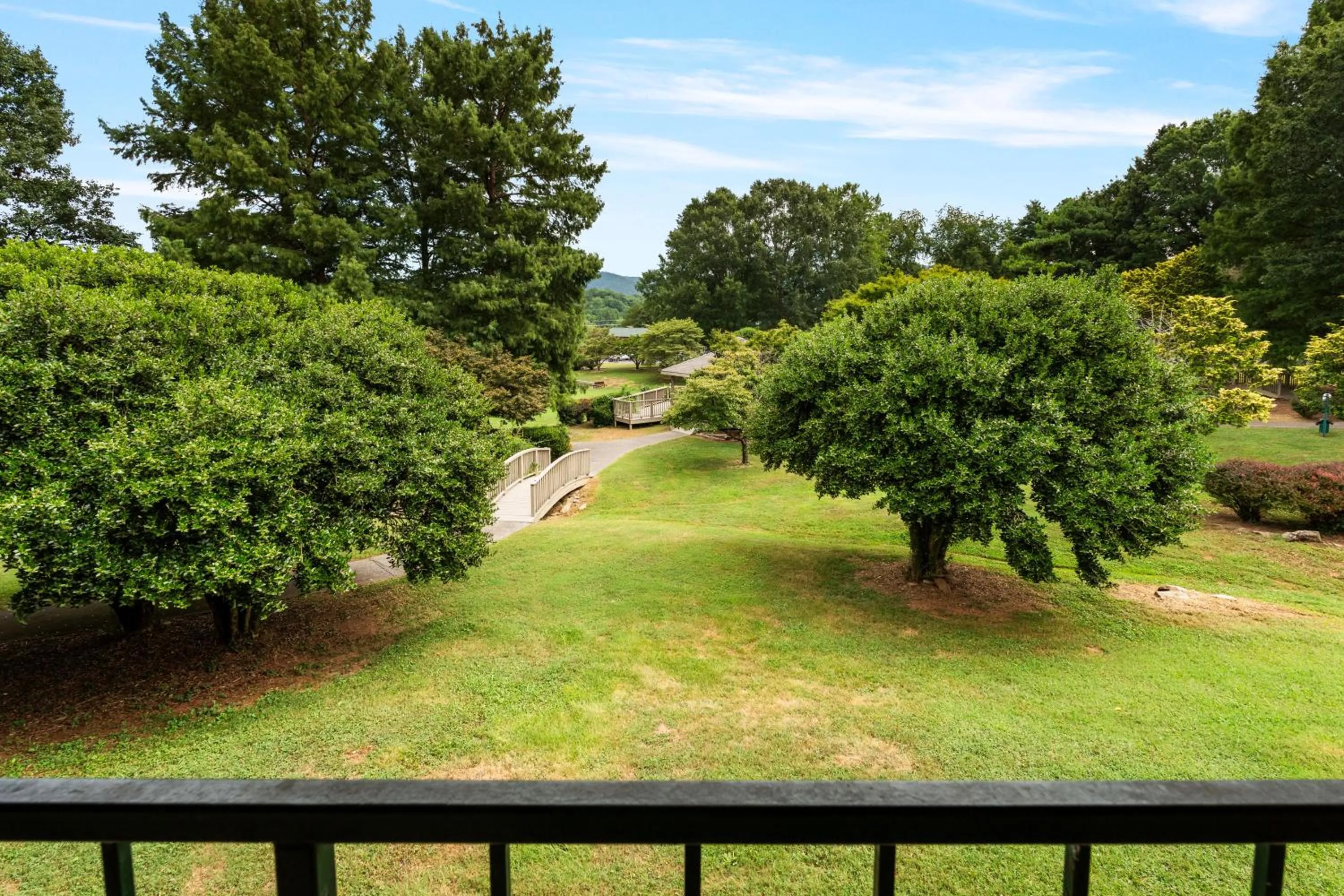 Spring in Tremont Lodge & Resort