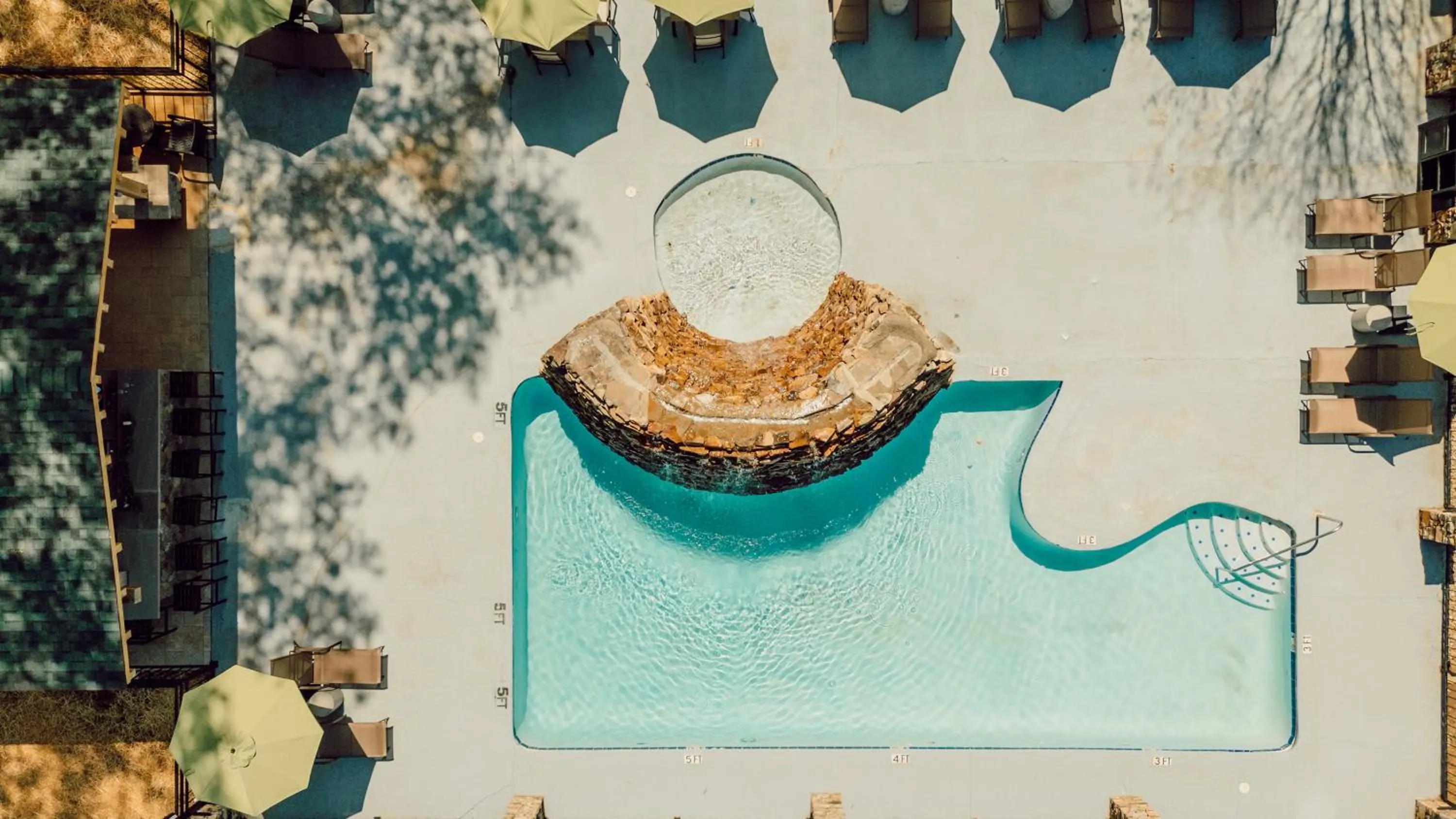 Swimming pool in Tremont Lodge & Resort