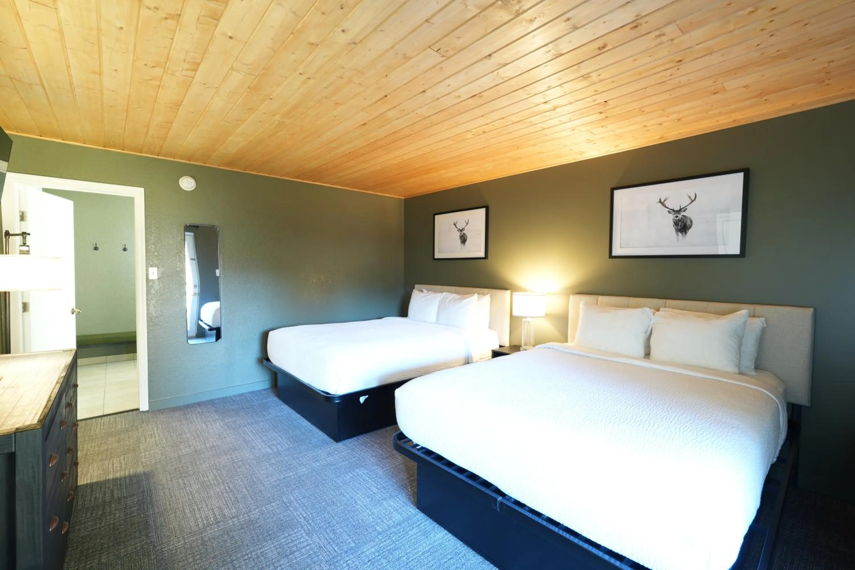 Bed in Tremont Lodge & Resort